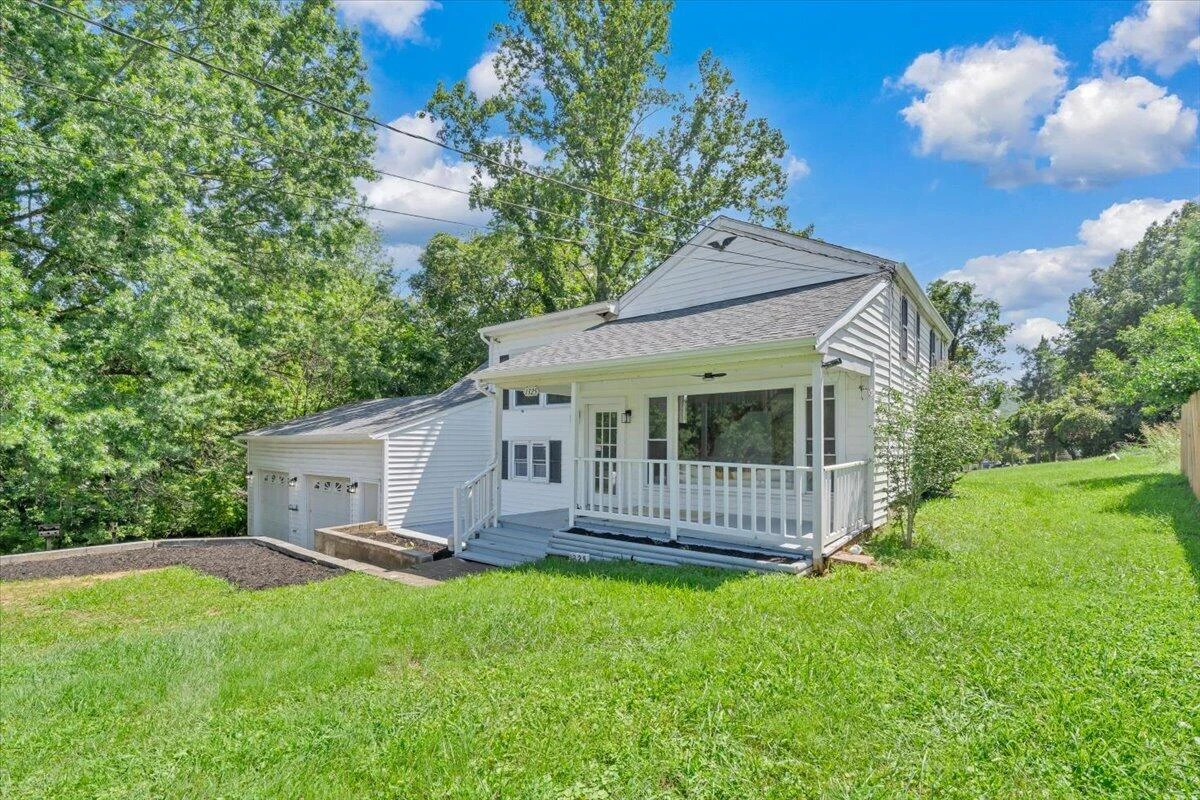 1325 Lewis RD SE - Photo 3