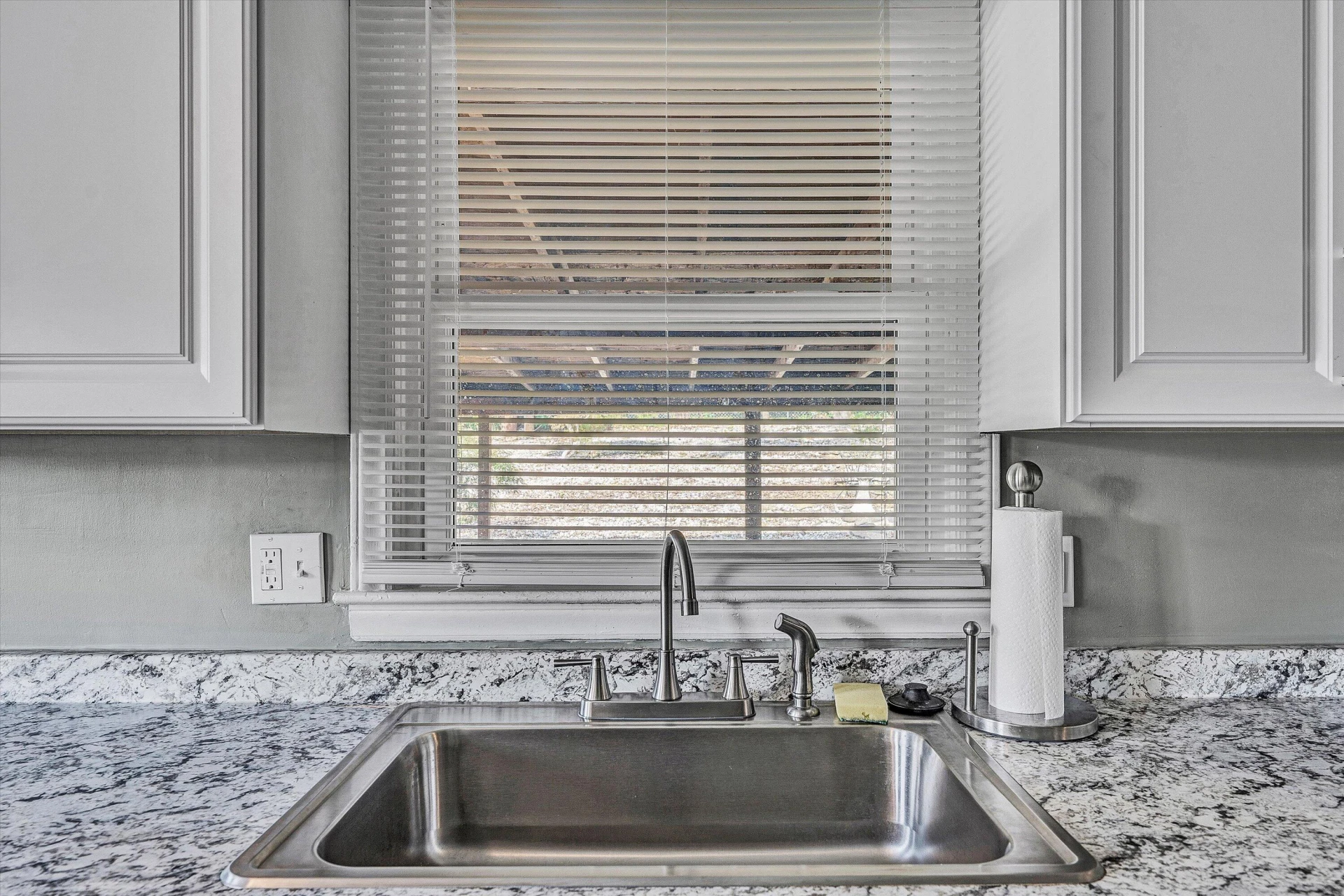 5304 Endicott ST - Photo 3