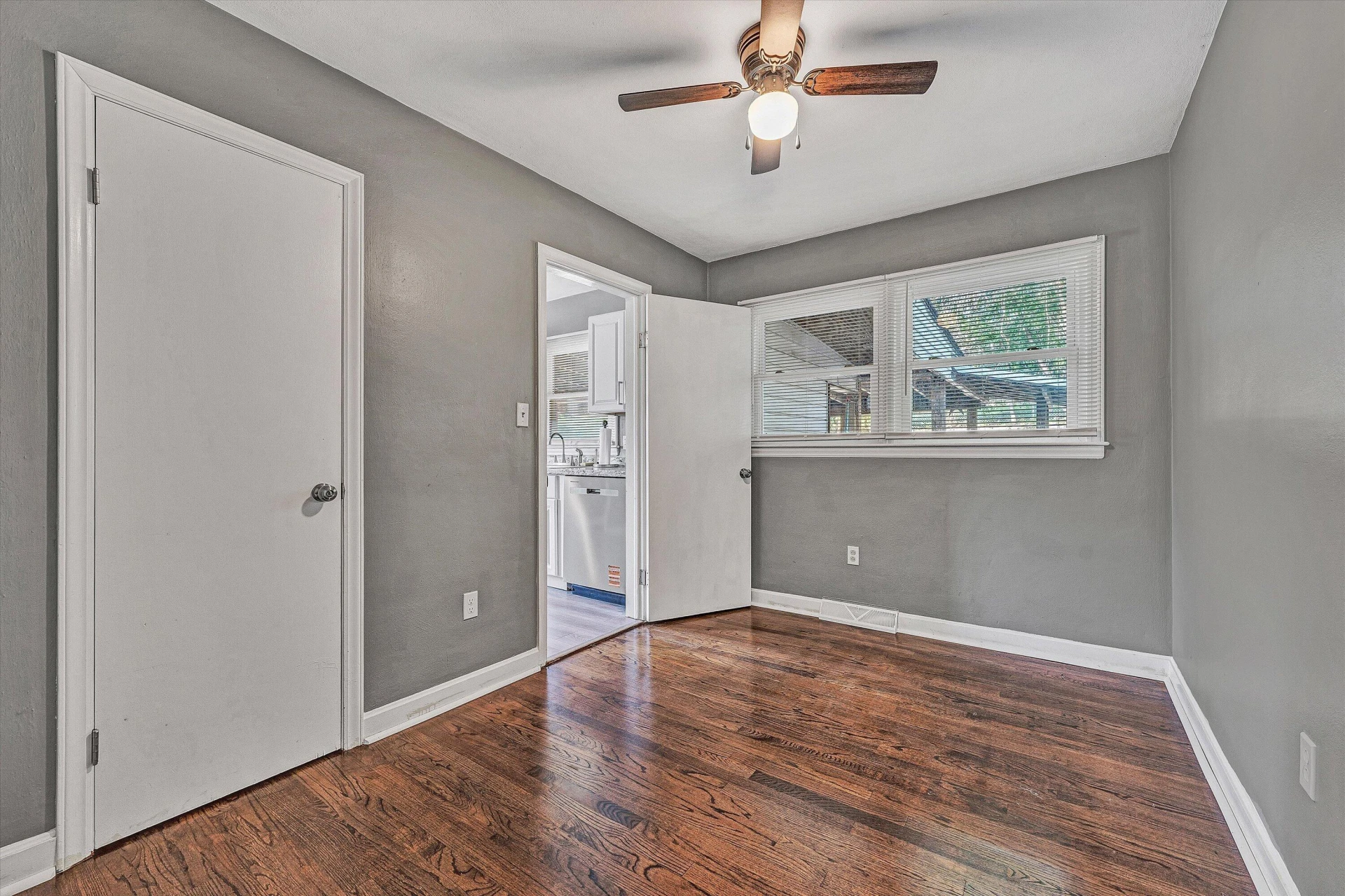 5304 Endicott ST - Photo 17