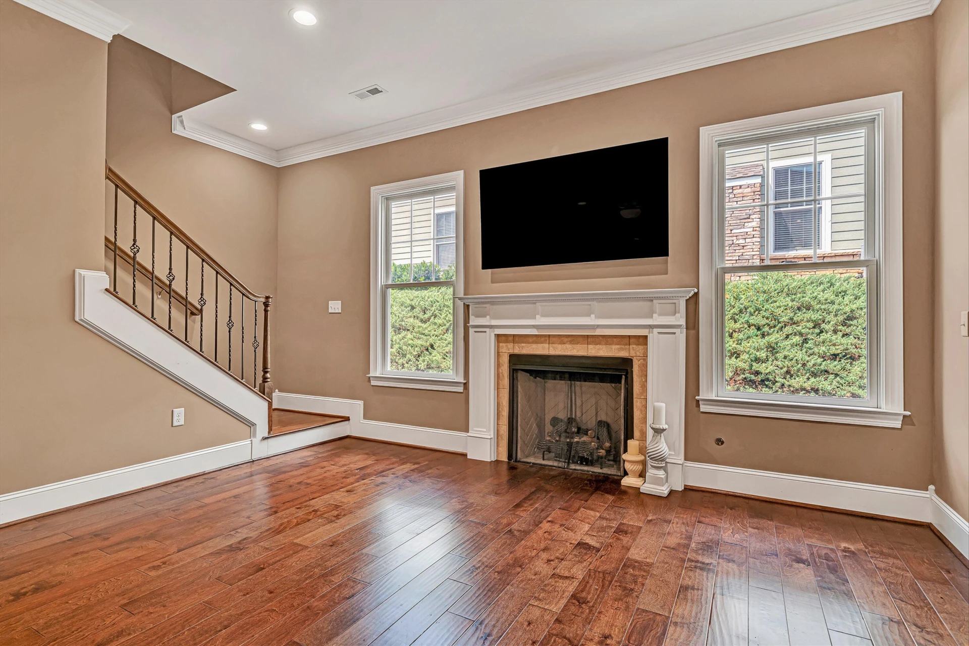 4730 Leigh LN - Photo 7