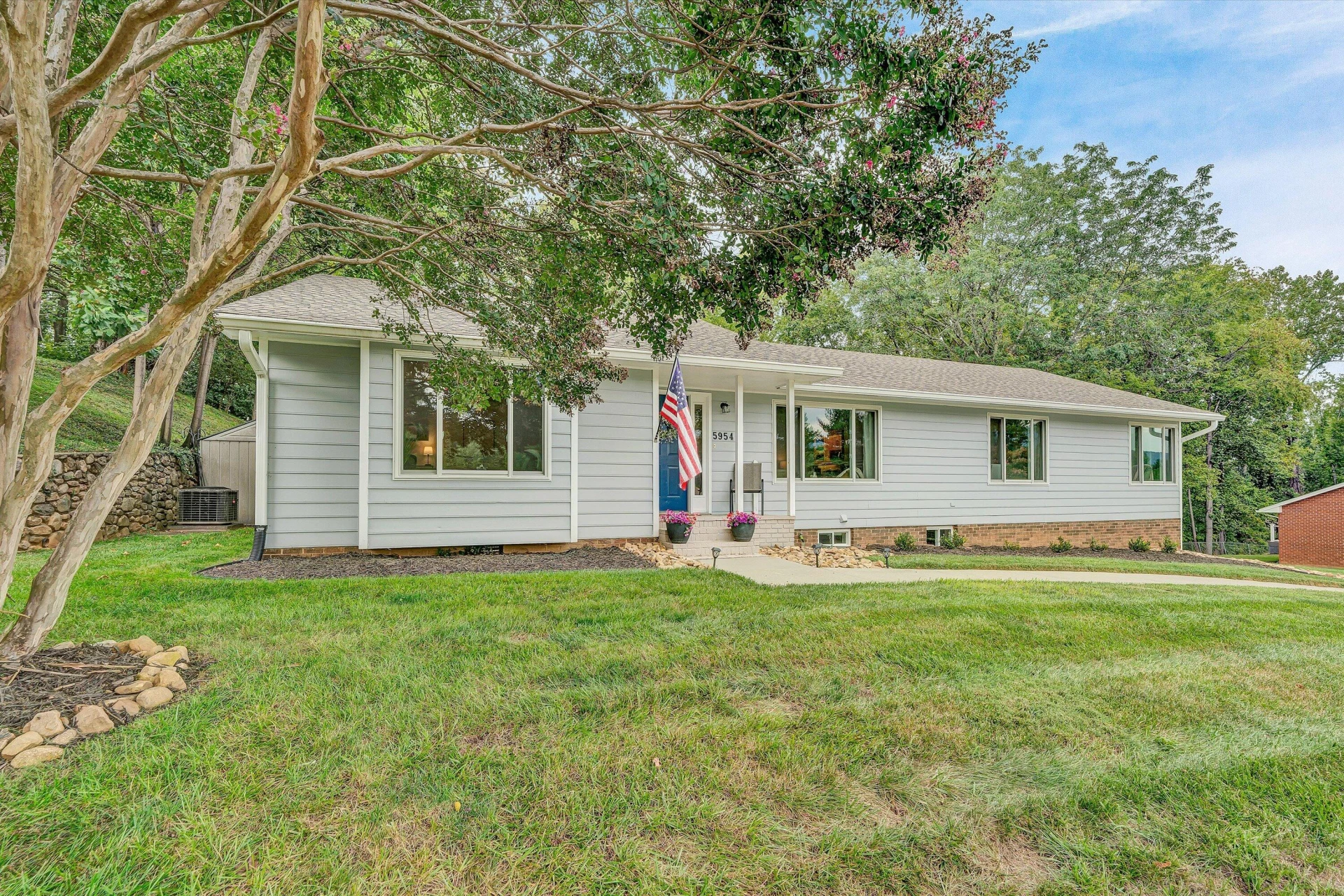 5954 Landview DR - Photo 3