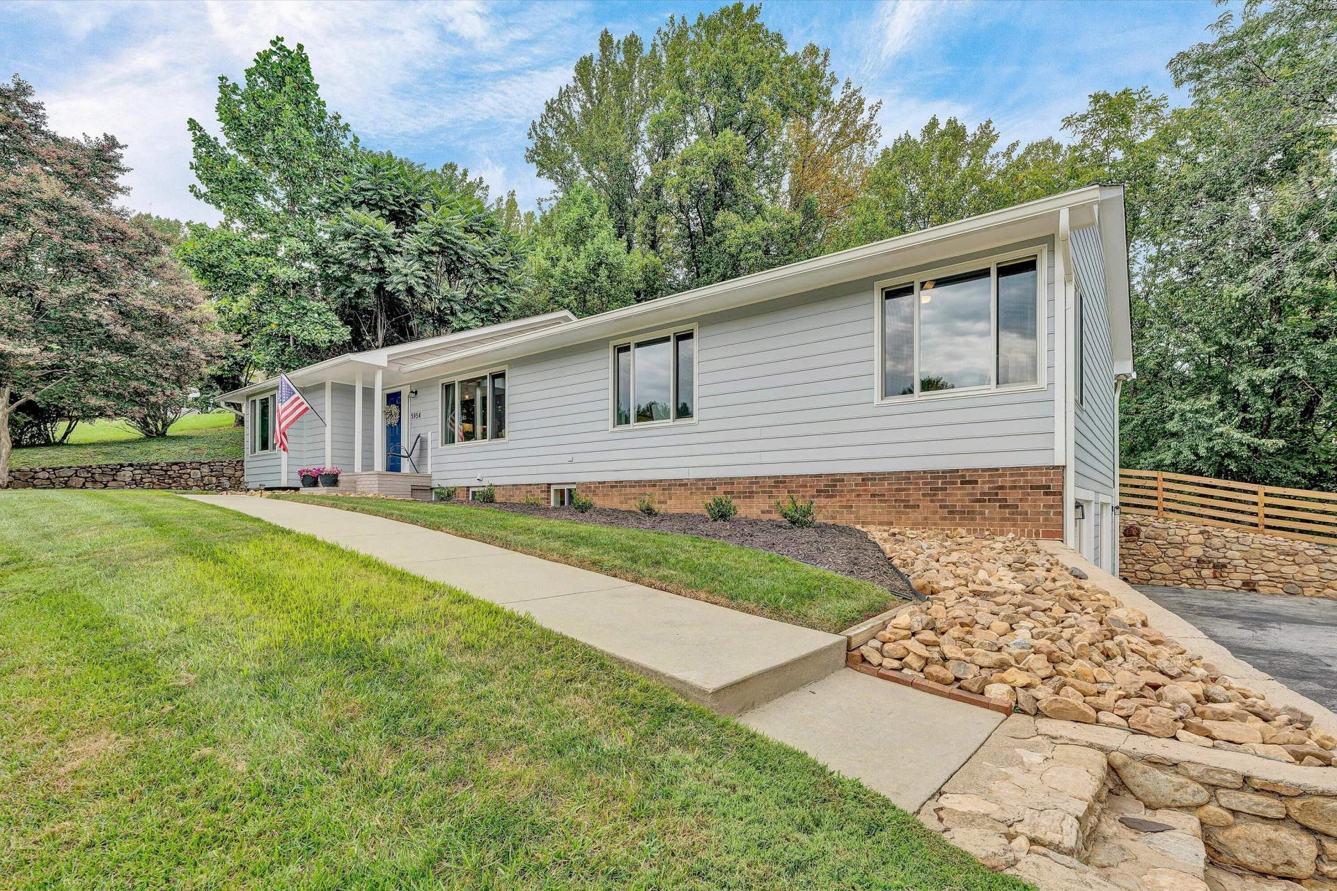5954 Landview DR - Photo 6