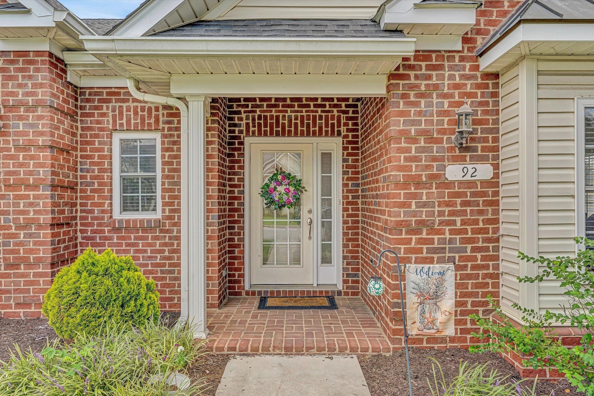 92 Maple ST - Photo 2