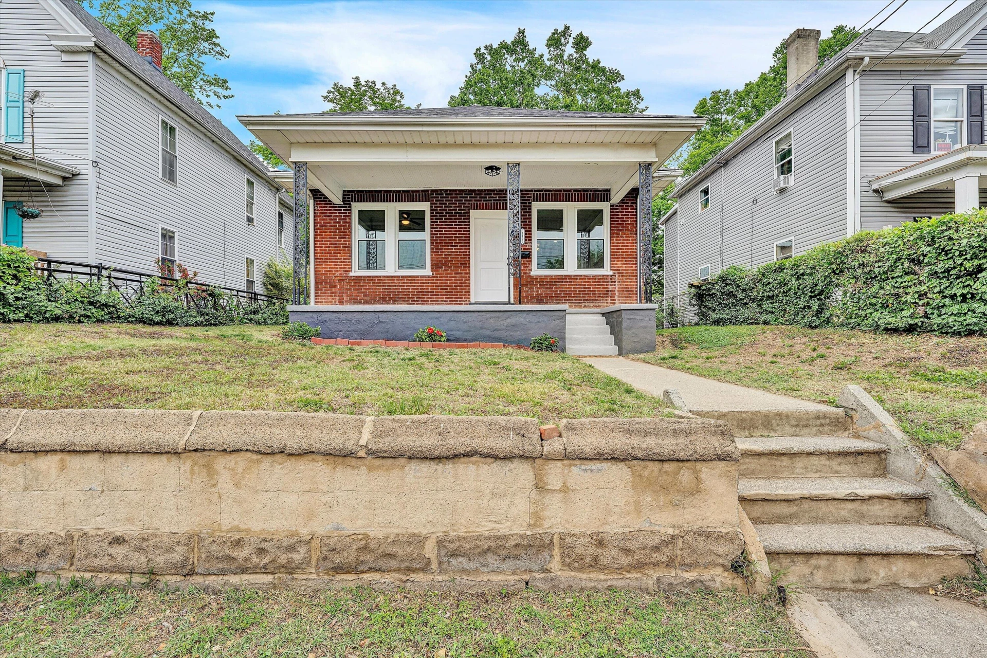 1122 Dale AVE SE - Photo 2