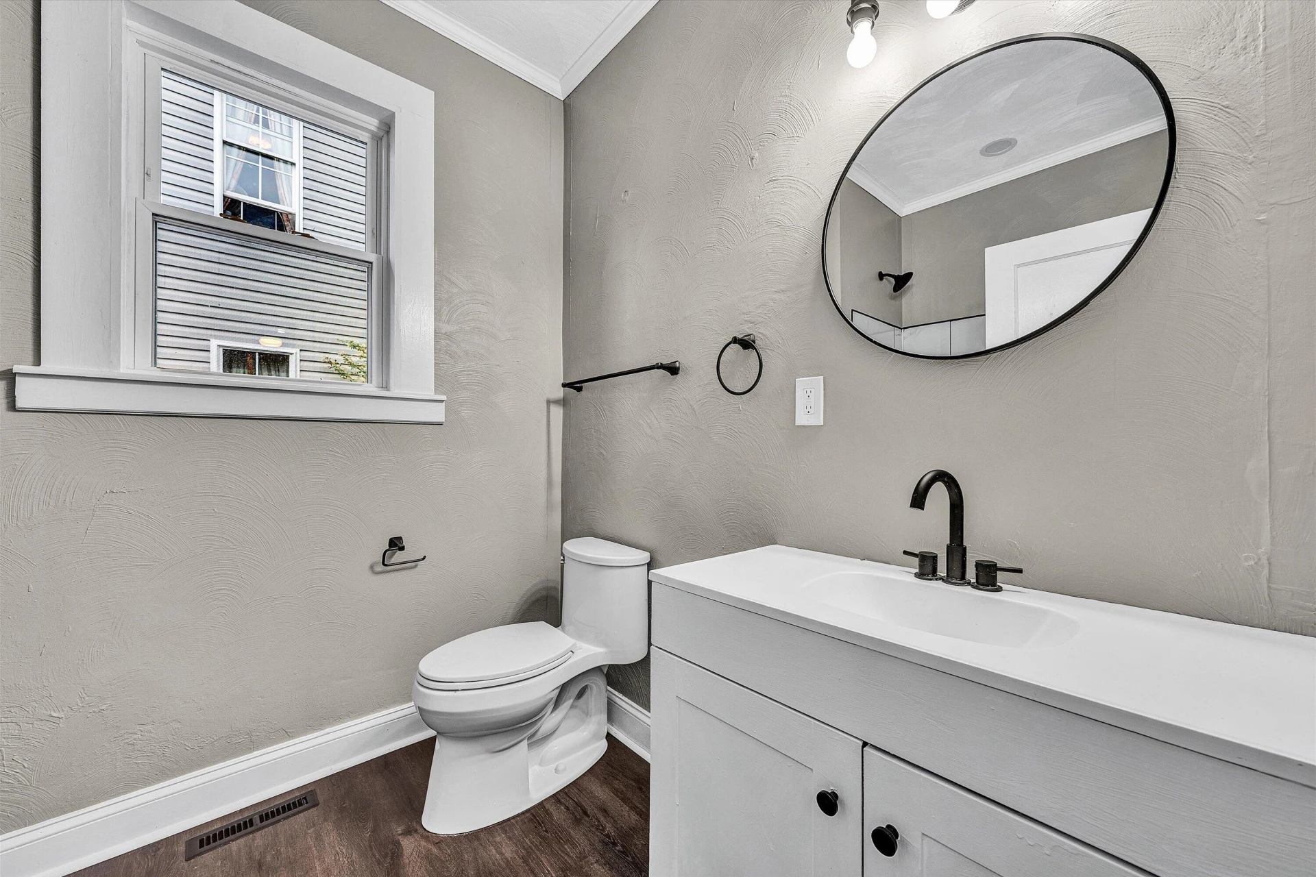 1122 Dale AVE SE - Photo 17