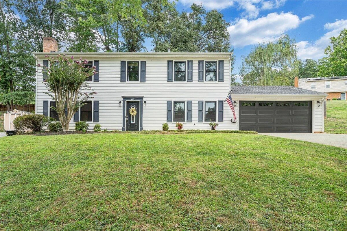 5625 North Lake DR