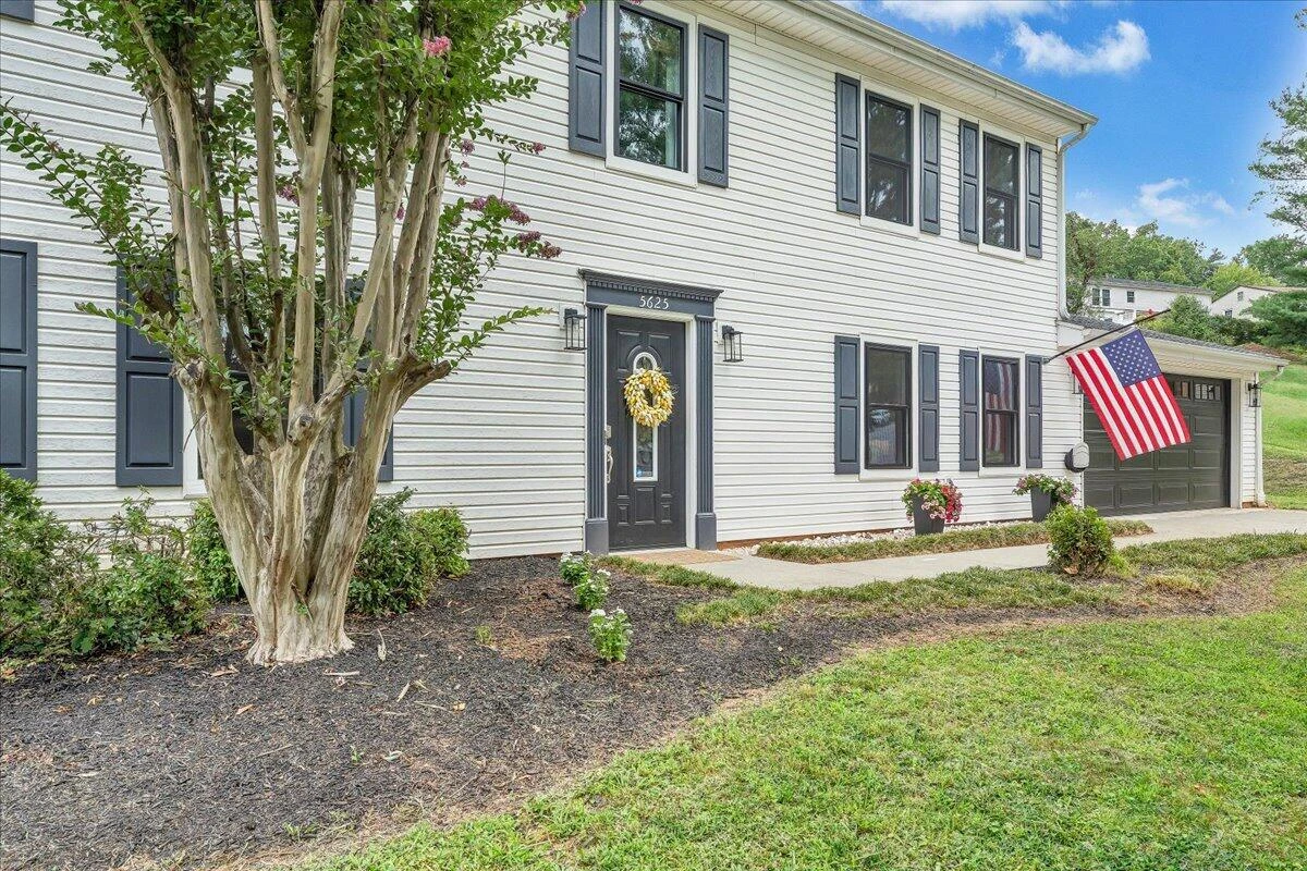 5625 North Lake DR - Photo 2