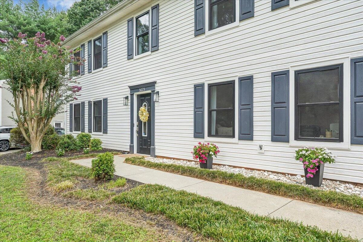 5625 North Lake DR - Photo 3