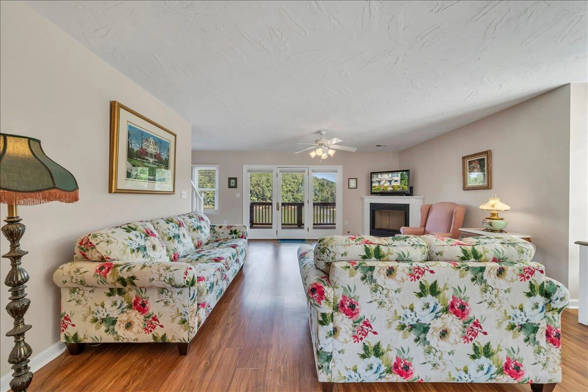 515 Cambridge CT #F6 - Photo 3