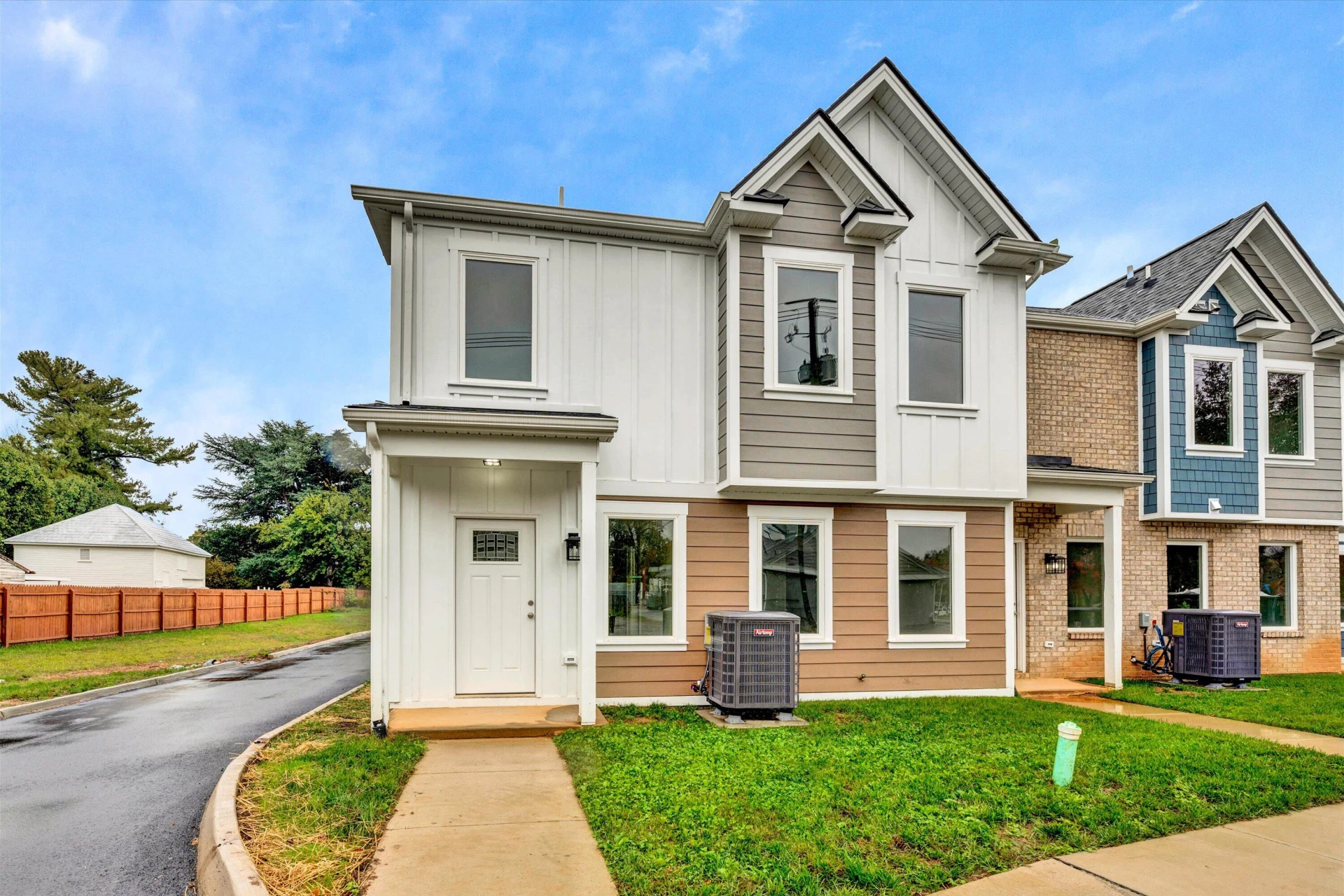 130 W Calhoun ST - Photo 2