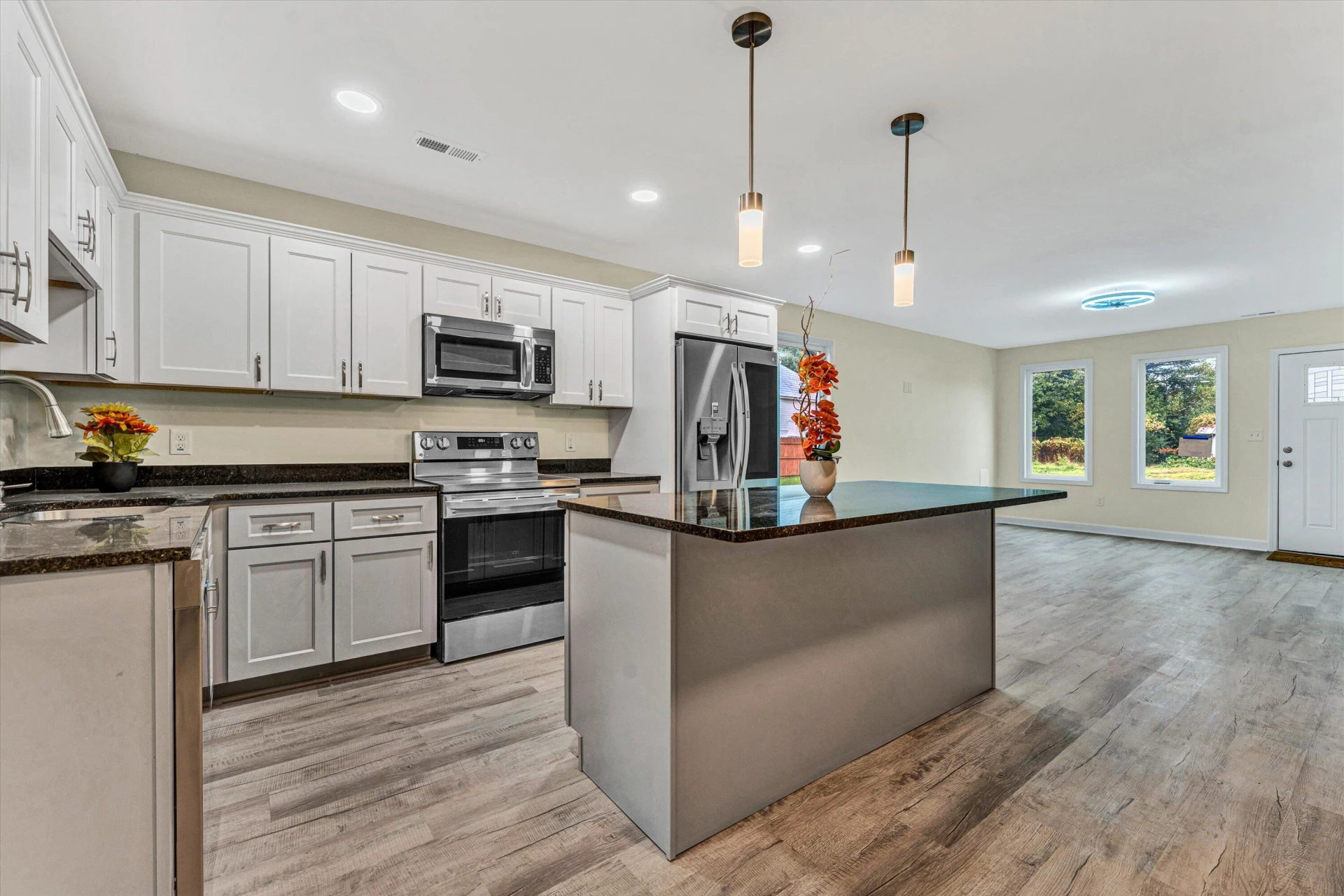 130 W Calhoun ST - Photo 8