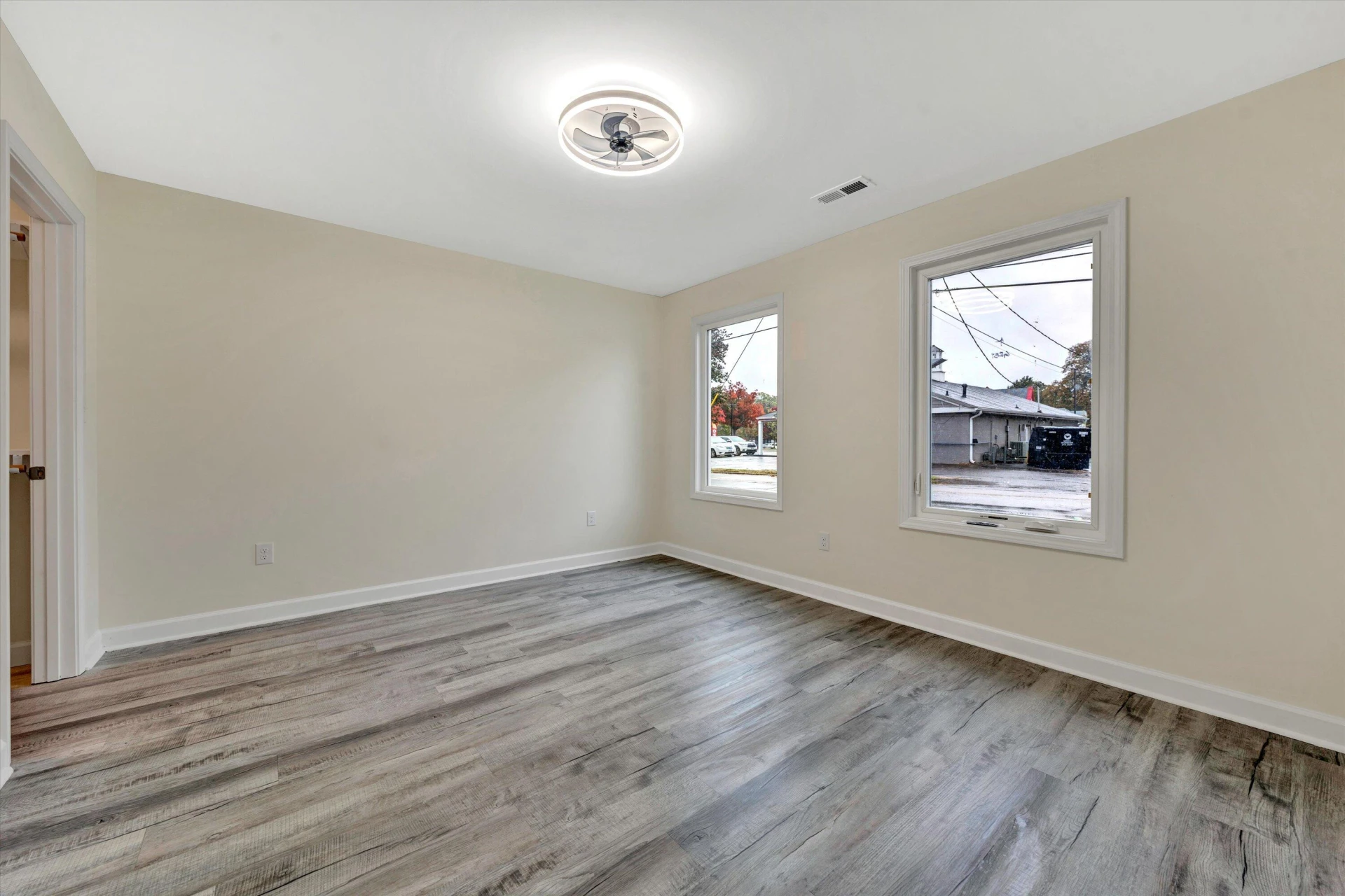 130 W Calhoun ST - Photo 14