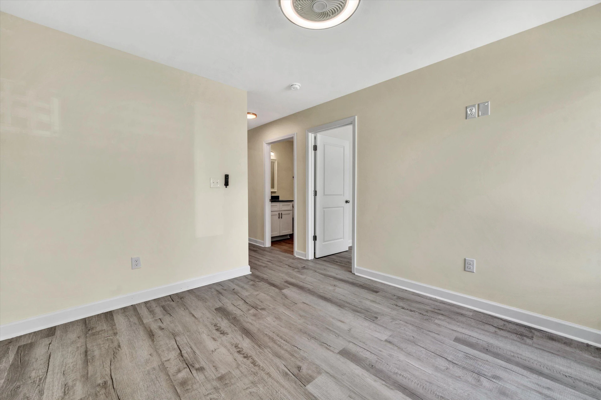 134 W Calhoun ST - Photo 6
