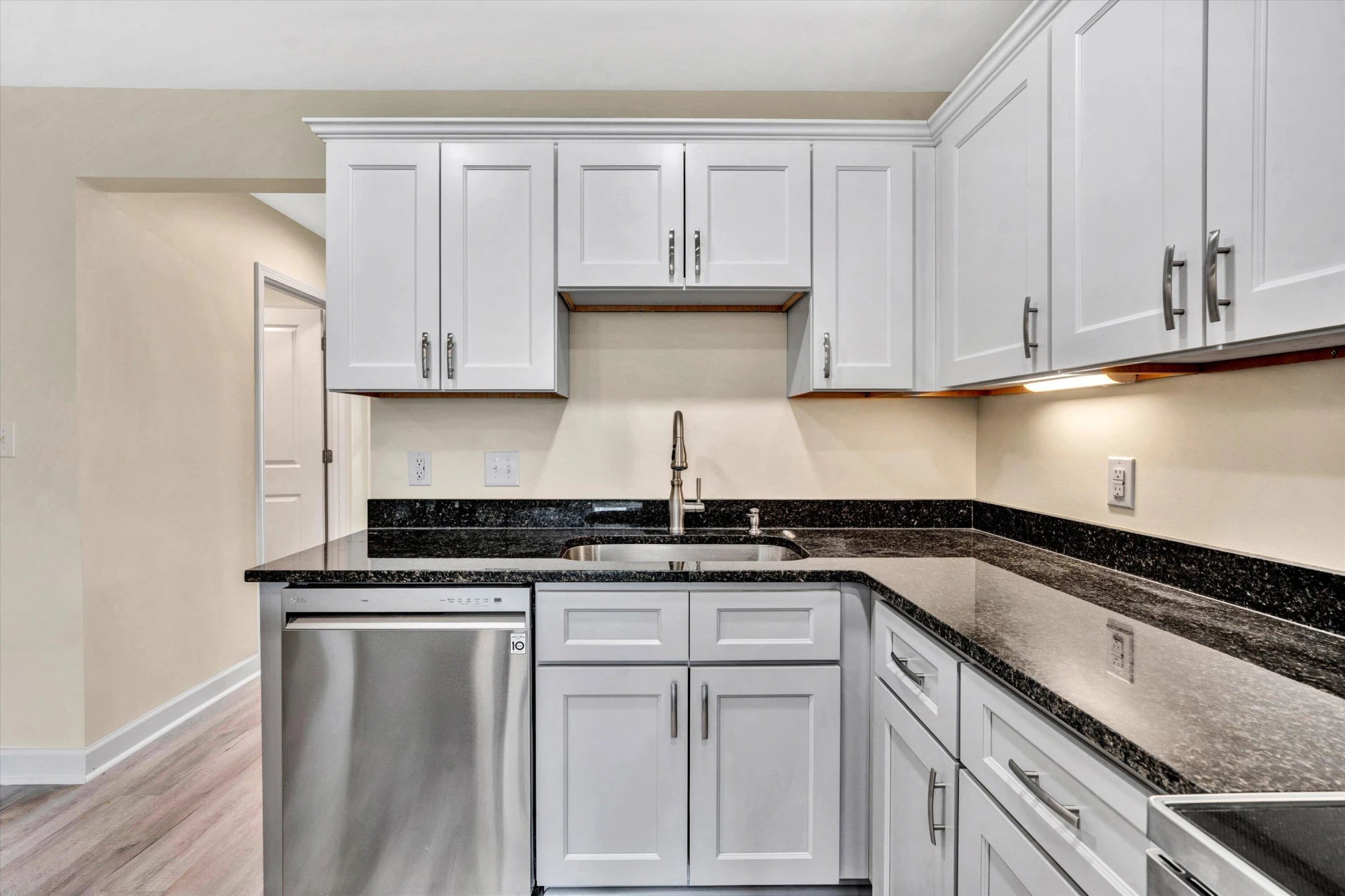 134 W Calhoun ST - Photo 10