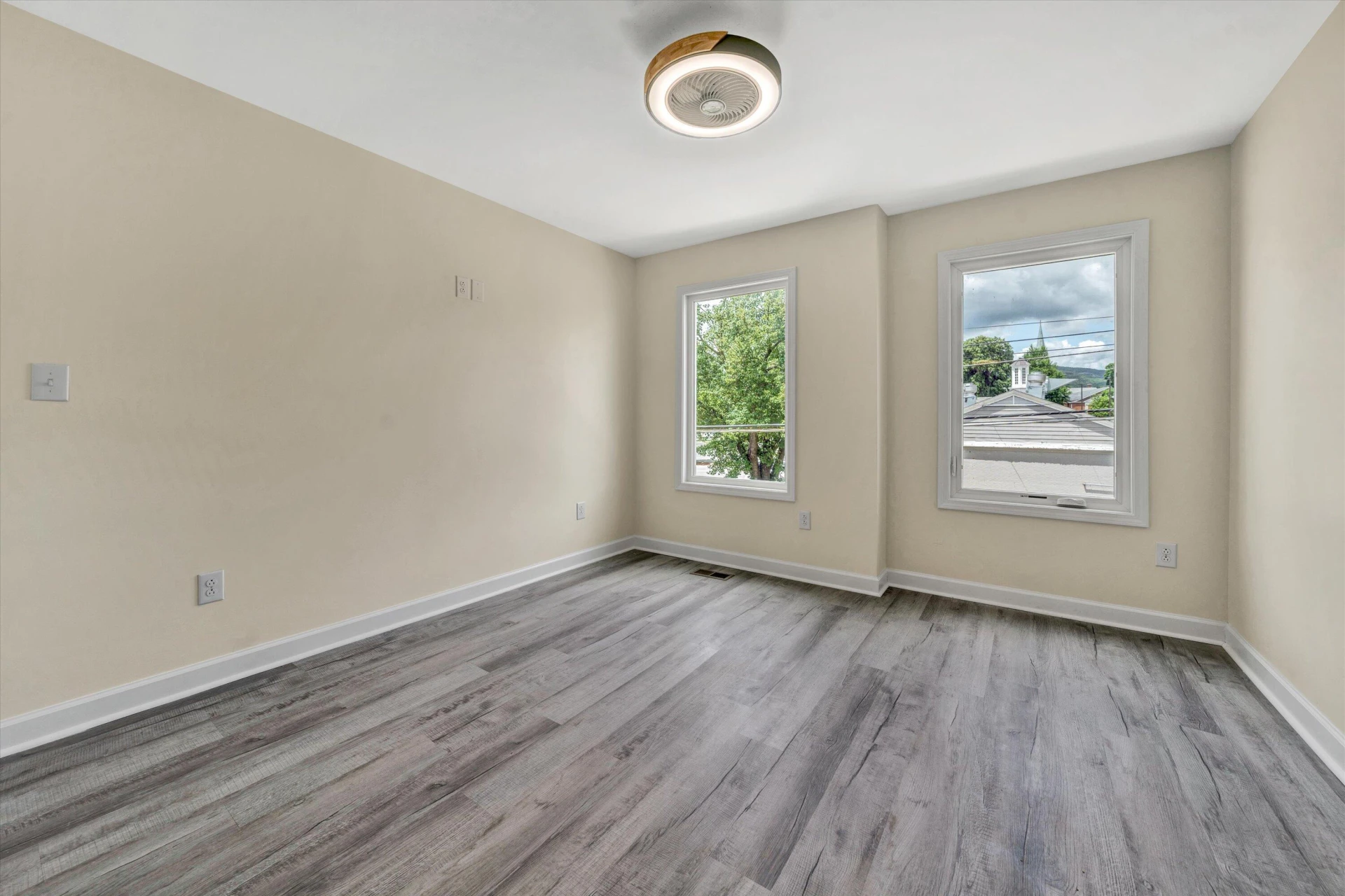 134 W Calhoun ST - Photo 22