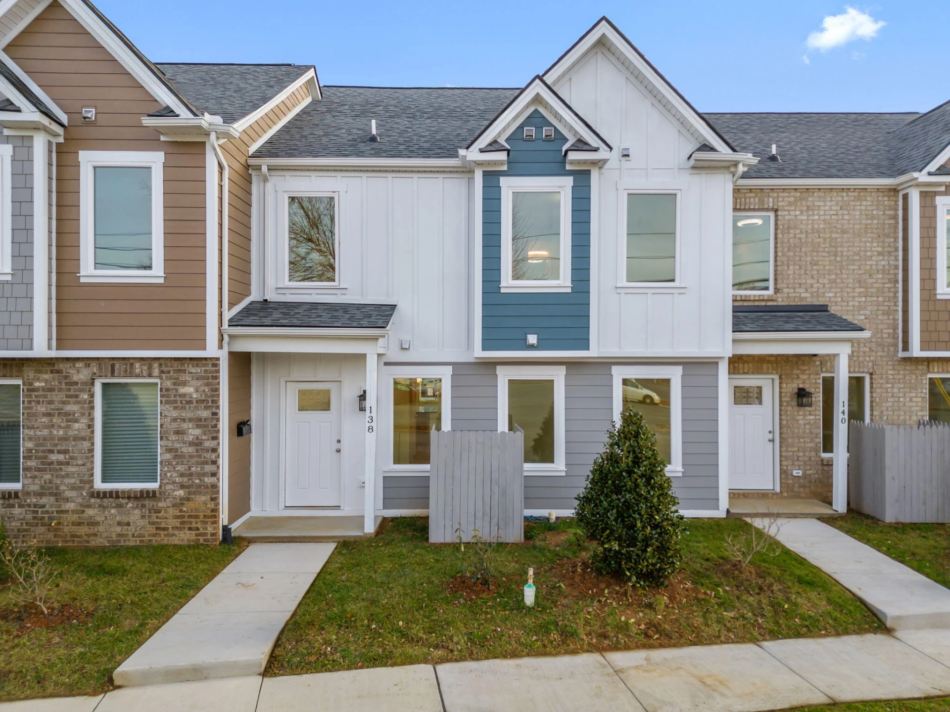 138 W Calhoun ST - Photo 3