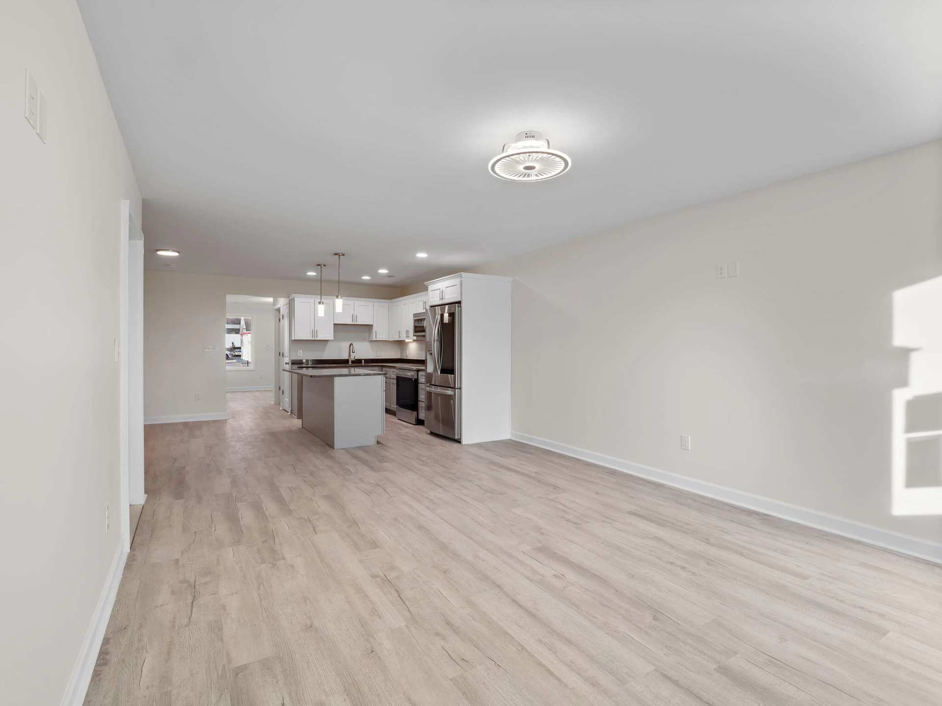 138 W Calhoun ST - Photo 5