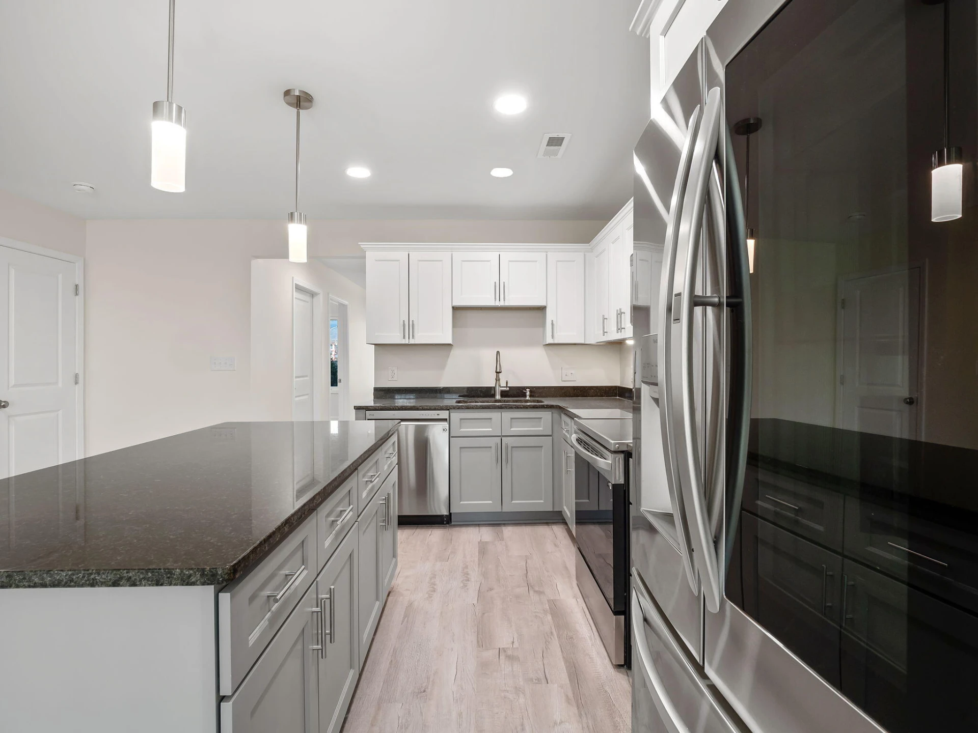 138 W Calhoun ST - Photo 7