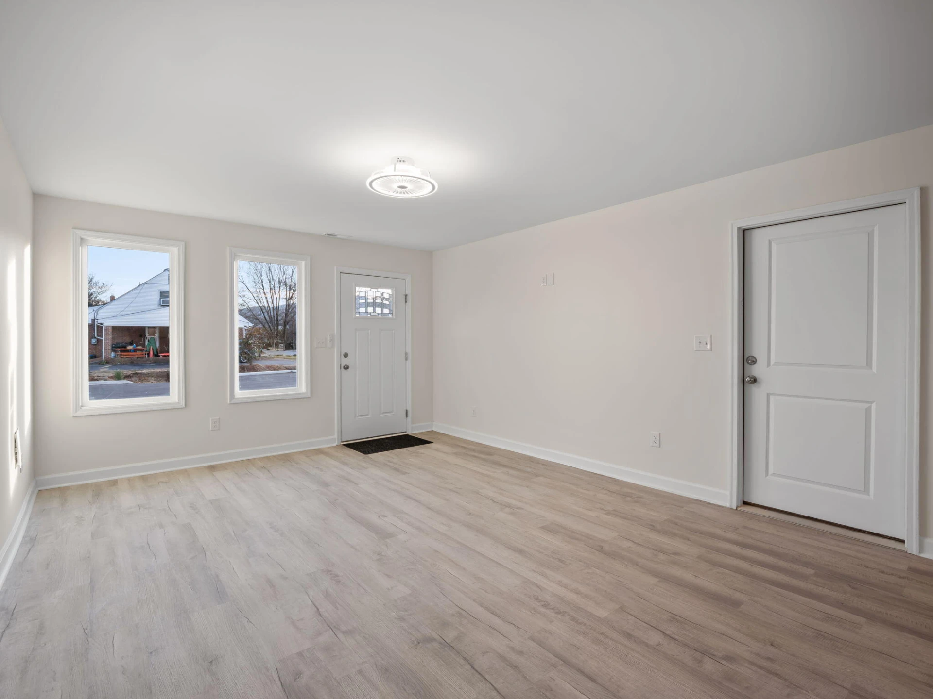 138 W Calhoun ST - Photo 14