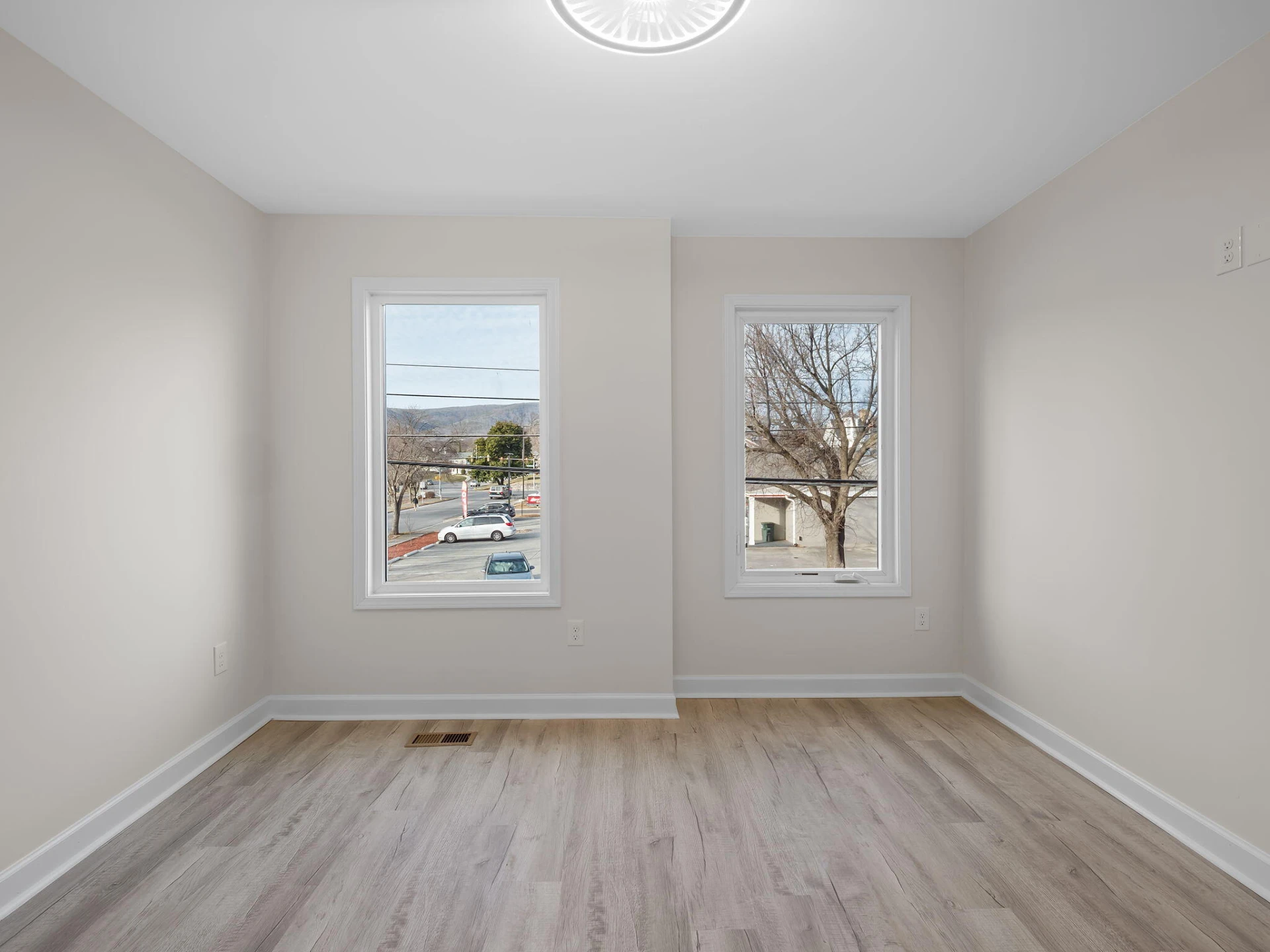 138 W Calhoun ST - Photo 26