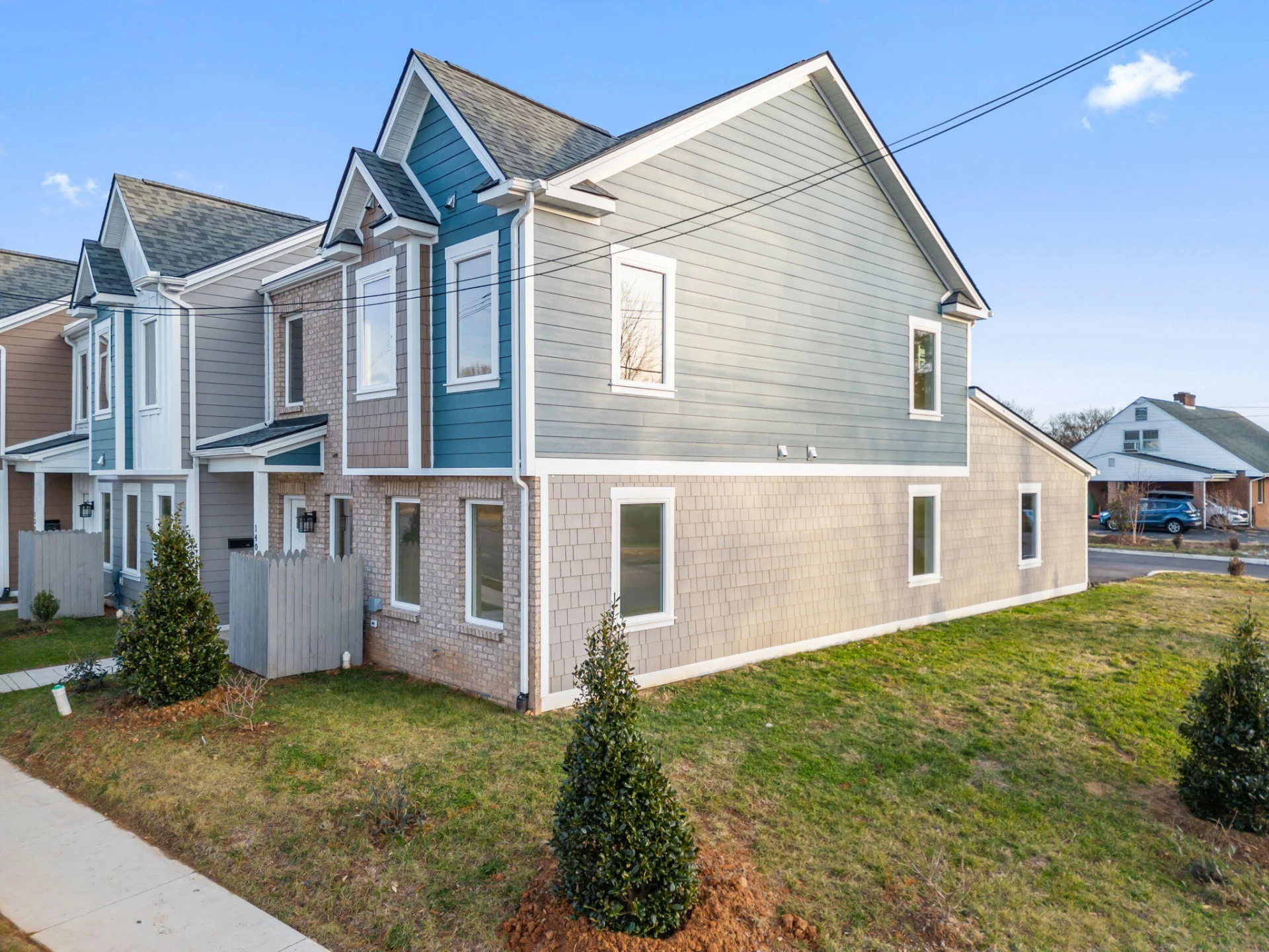 140 W Calhoun ST - Photo 3