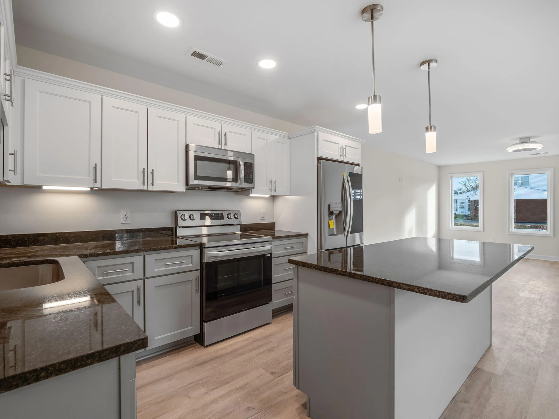 140 W Calhoun ST - Photo 22