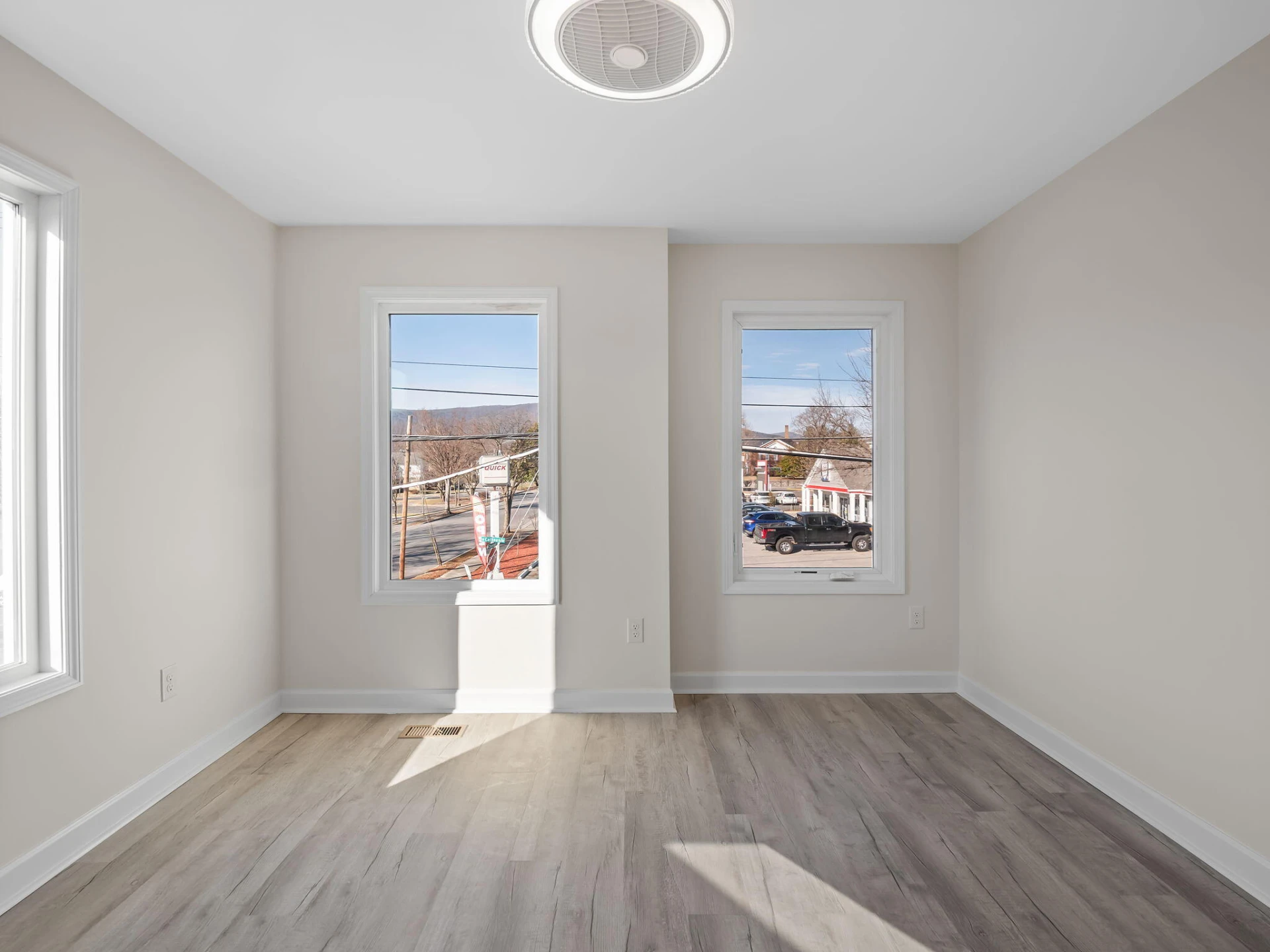 140 W Calhoun ST - Photo 36
