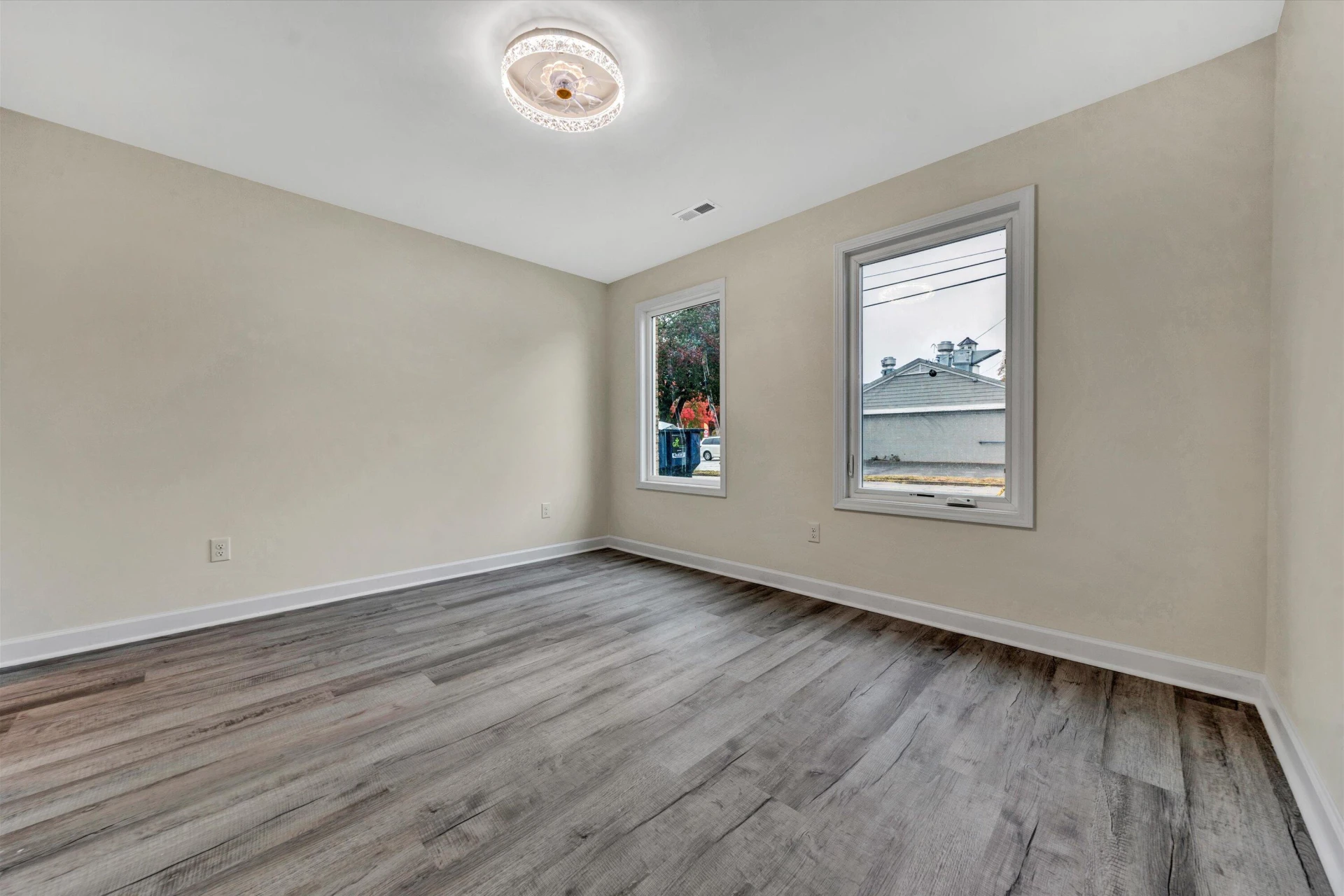 132 W Calhoun ST - Photo 4