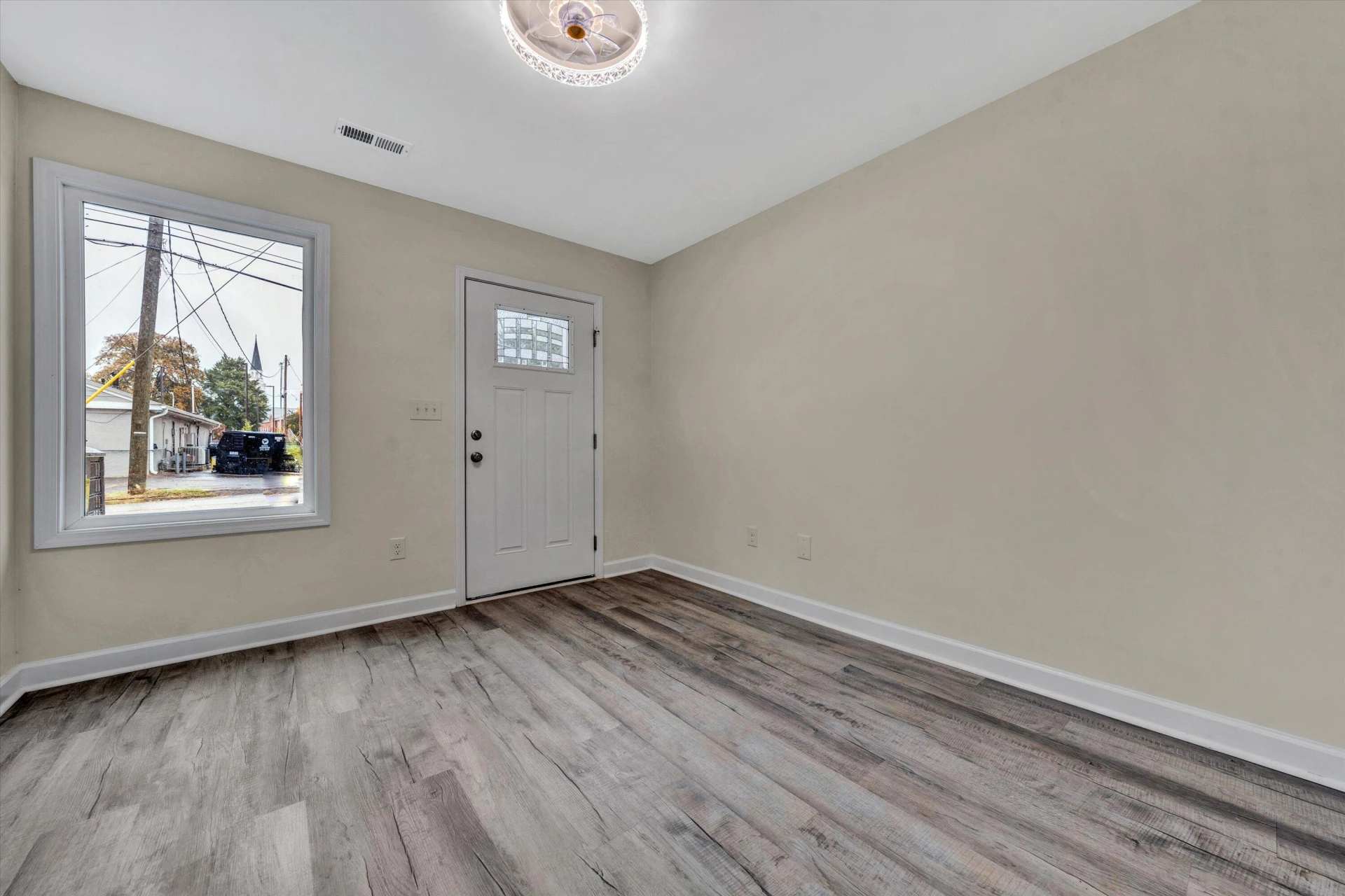 132 W Calhoun ST - Photo 6
