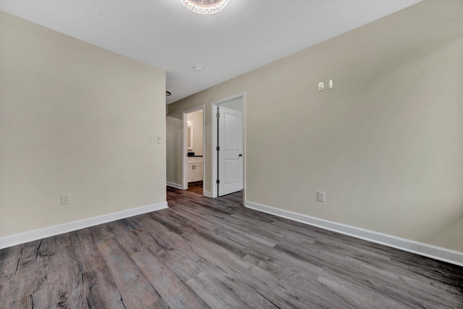132 W Calhoun ST - Photo 7