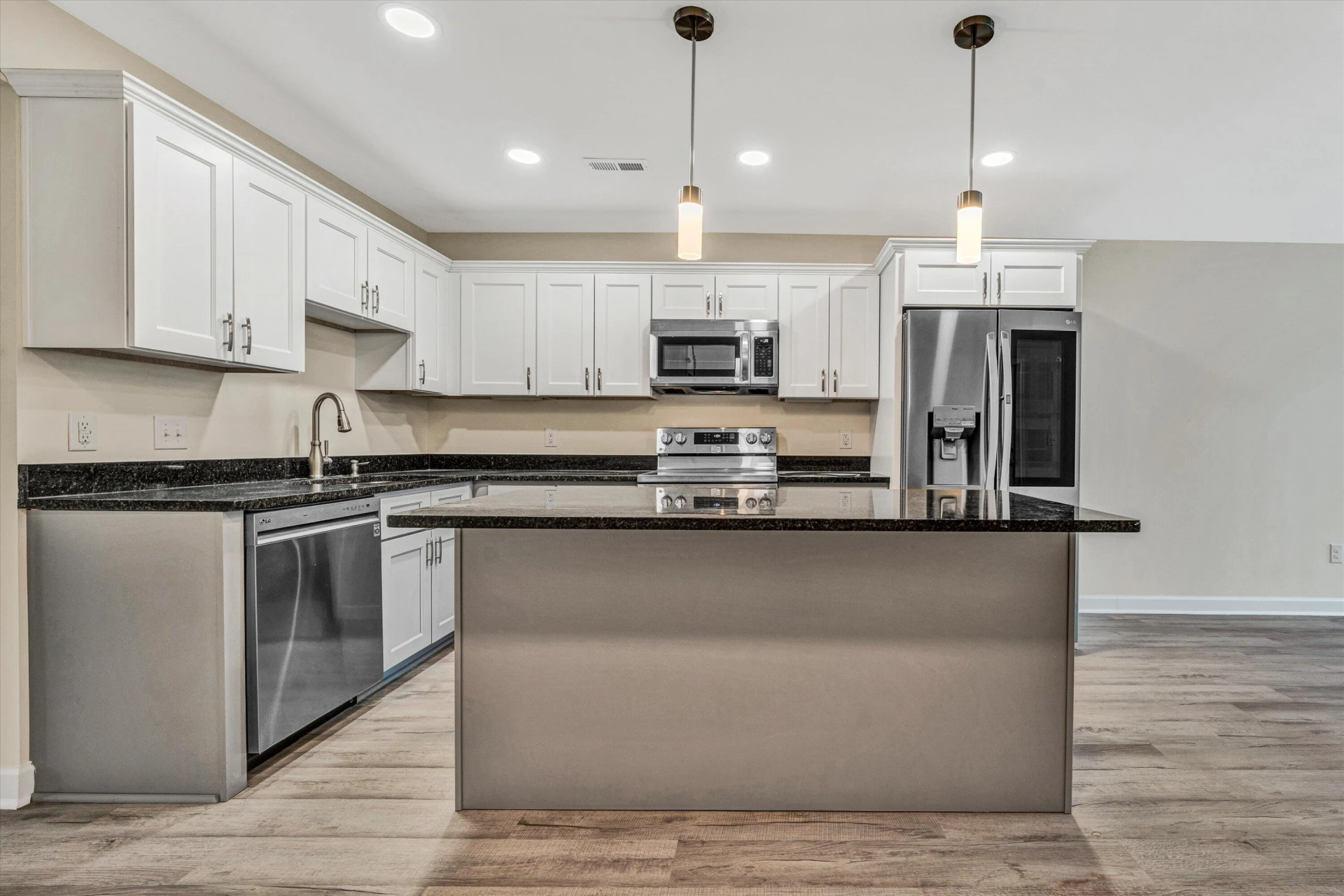 132 W Calhoun ST - Photo 12