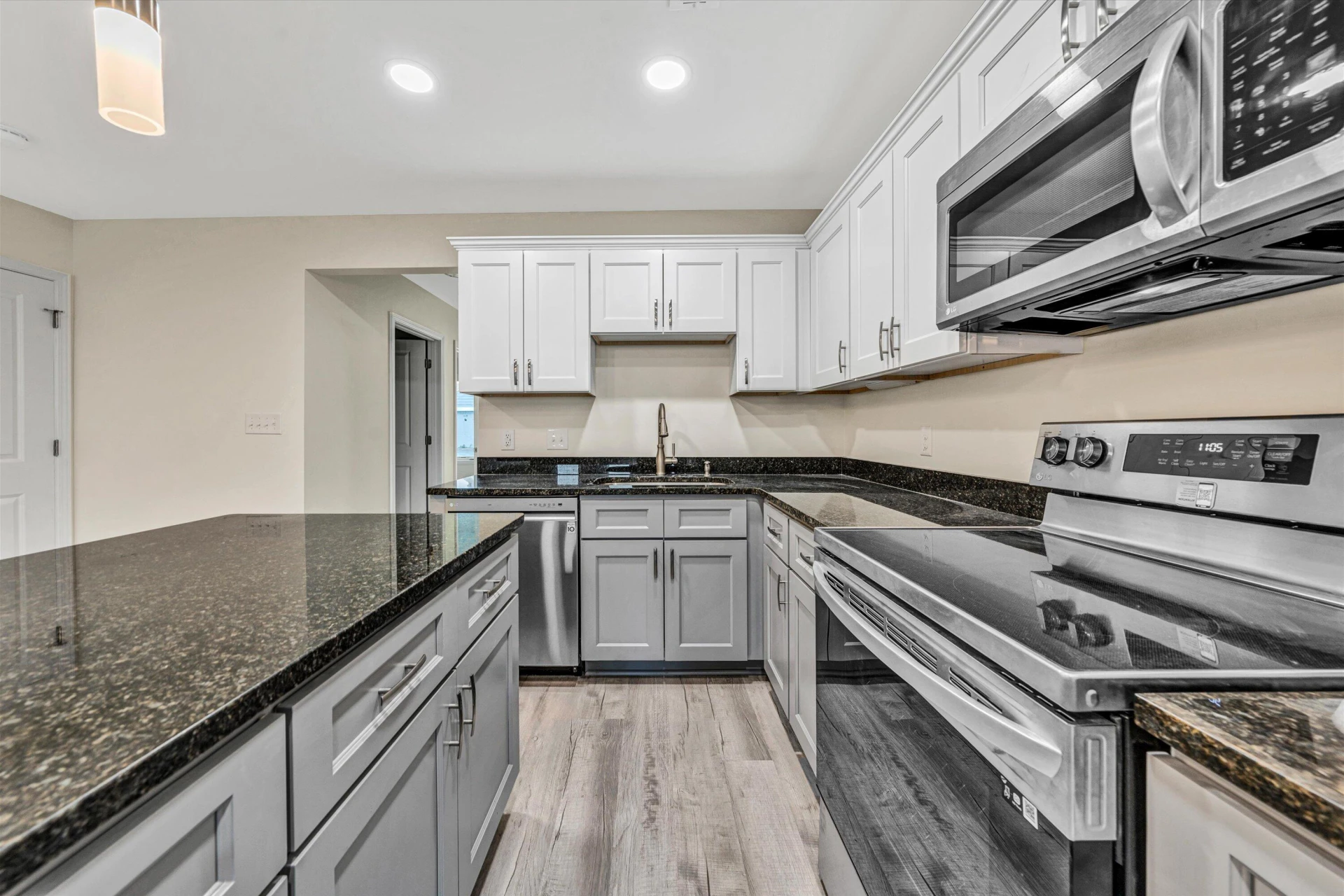 132 W Calhoun ST - Photo 15