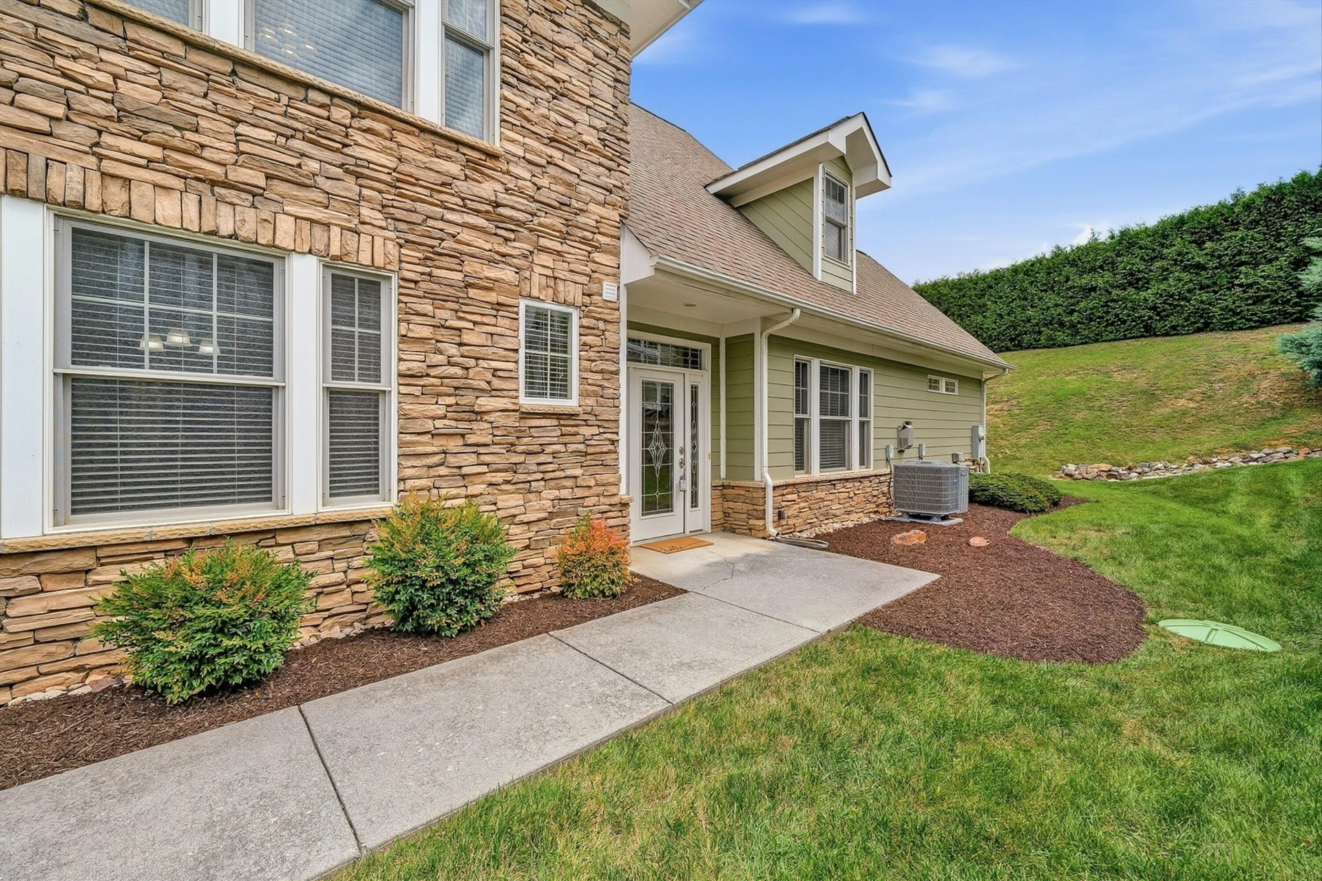 4941 Towne DR - Photo 3