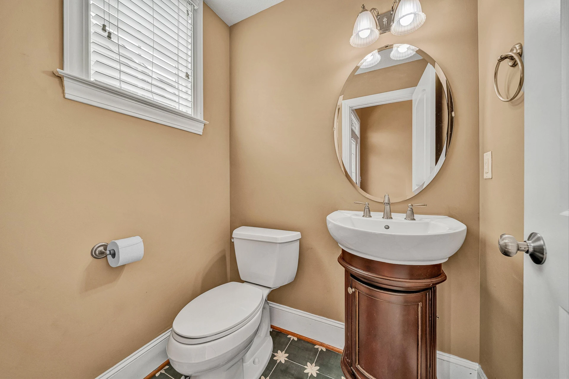 4941 Towne DR - Photo 6