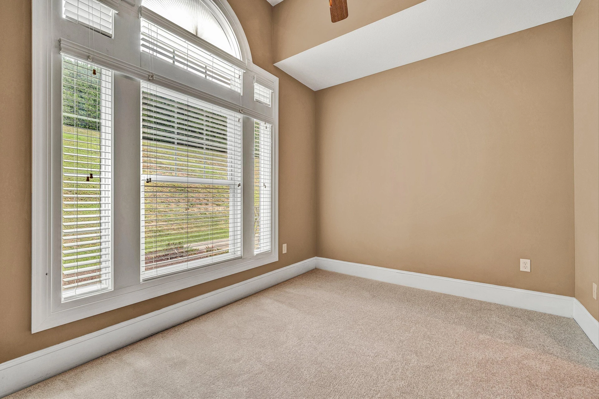 4941 Towne DR - Photo 13