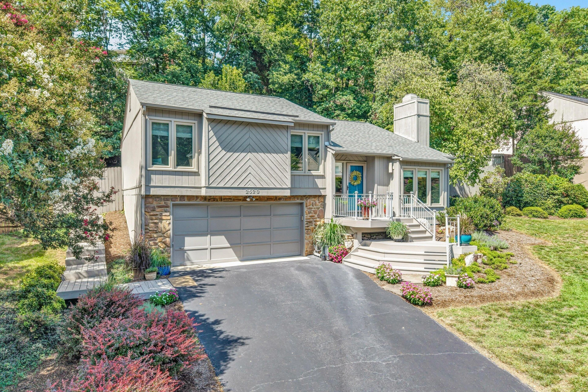 2523 Hollowdale DR - Photo 2