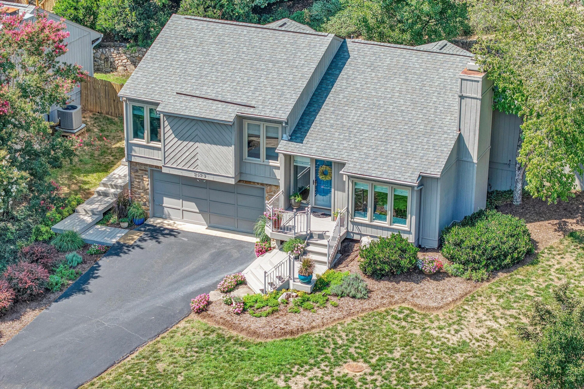 2523 Hollowdale DR - Photo 3