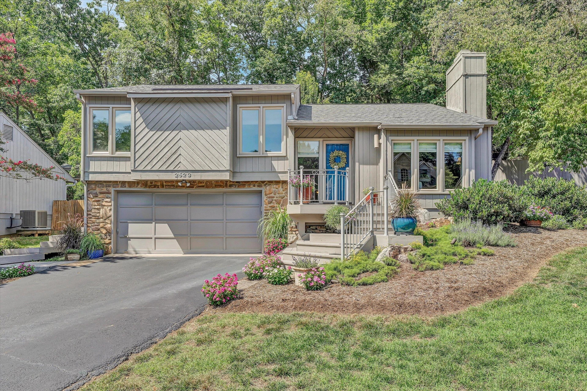 2523 Hollowdale DR - Photo 4