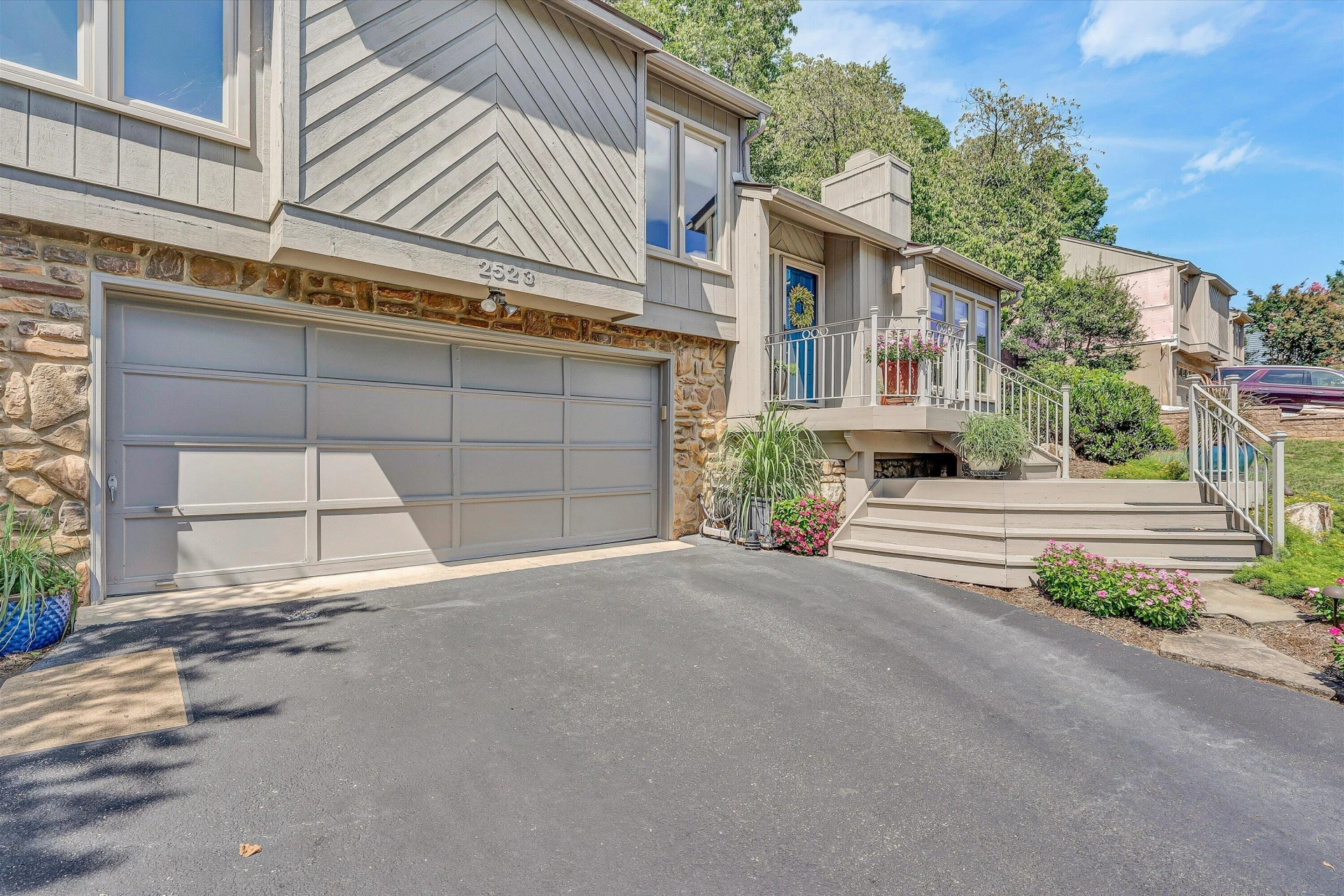2523 Hollowdale DR - Photo 6