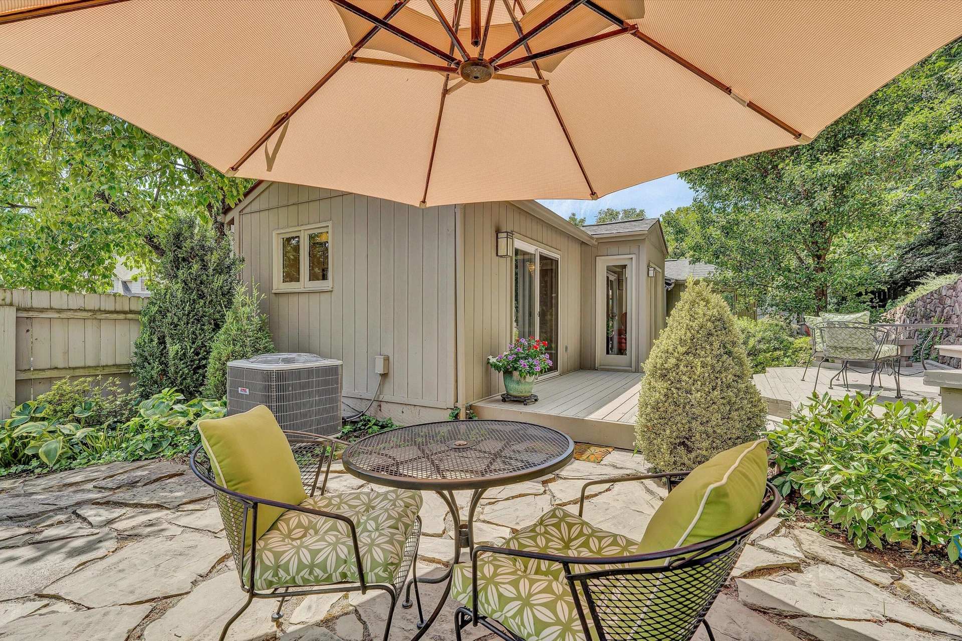 2523 Hollowdale DR - Photo 29