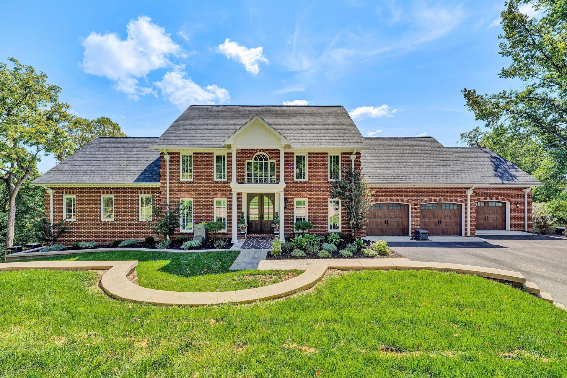 8123 Vista Forest DR