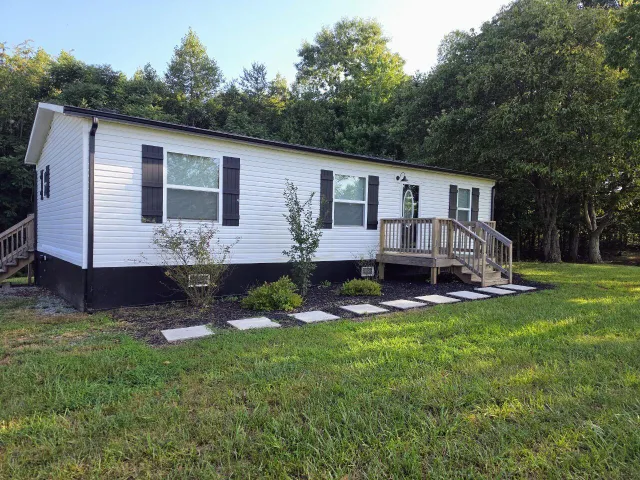 36 Nutmeg LN, Penhook, VA, 24137