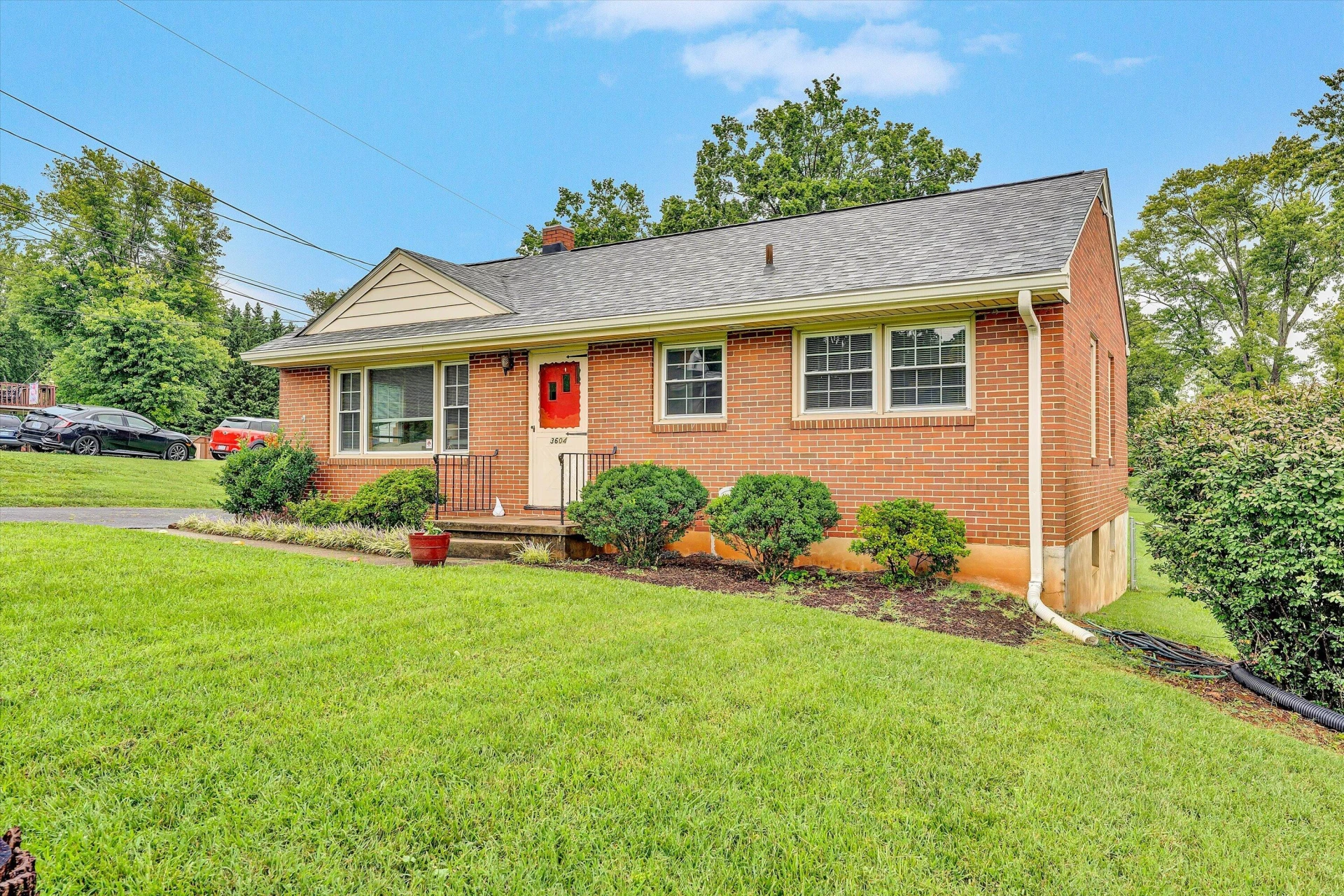 3604 Manassas DR - Photo 3