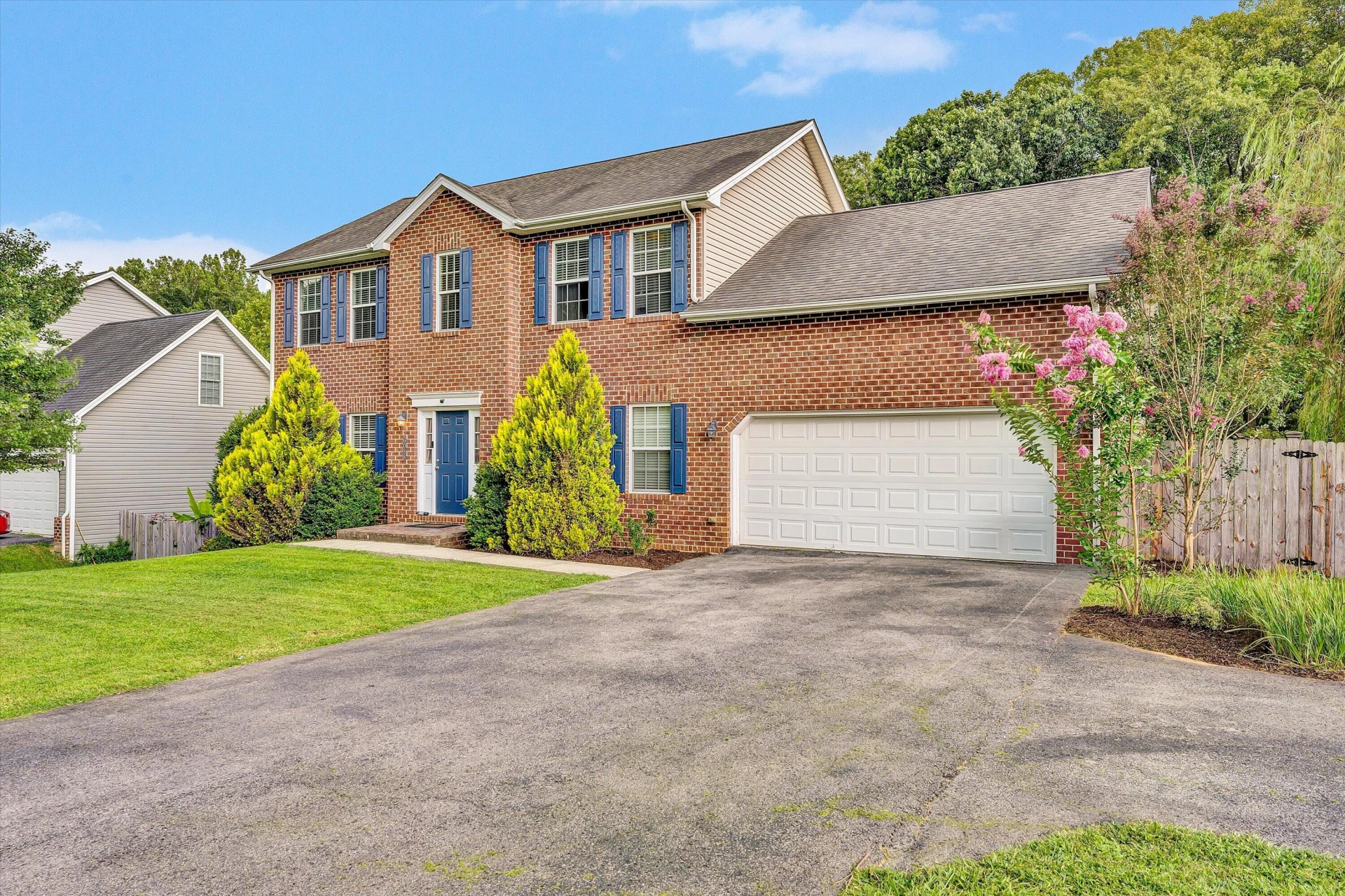 6088 Roselawn RD - Photo 2