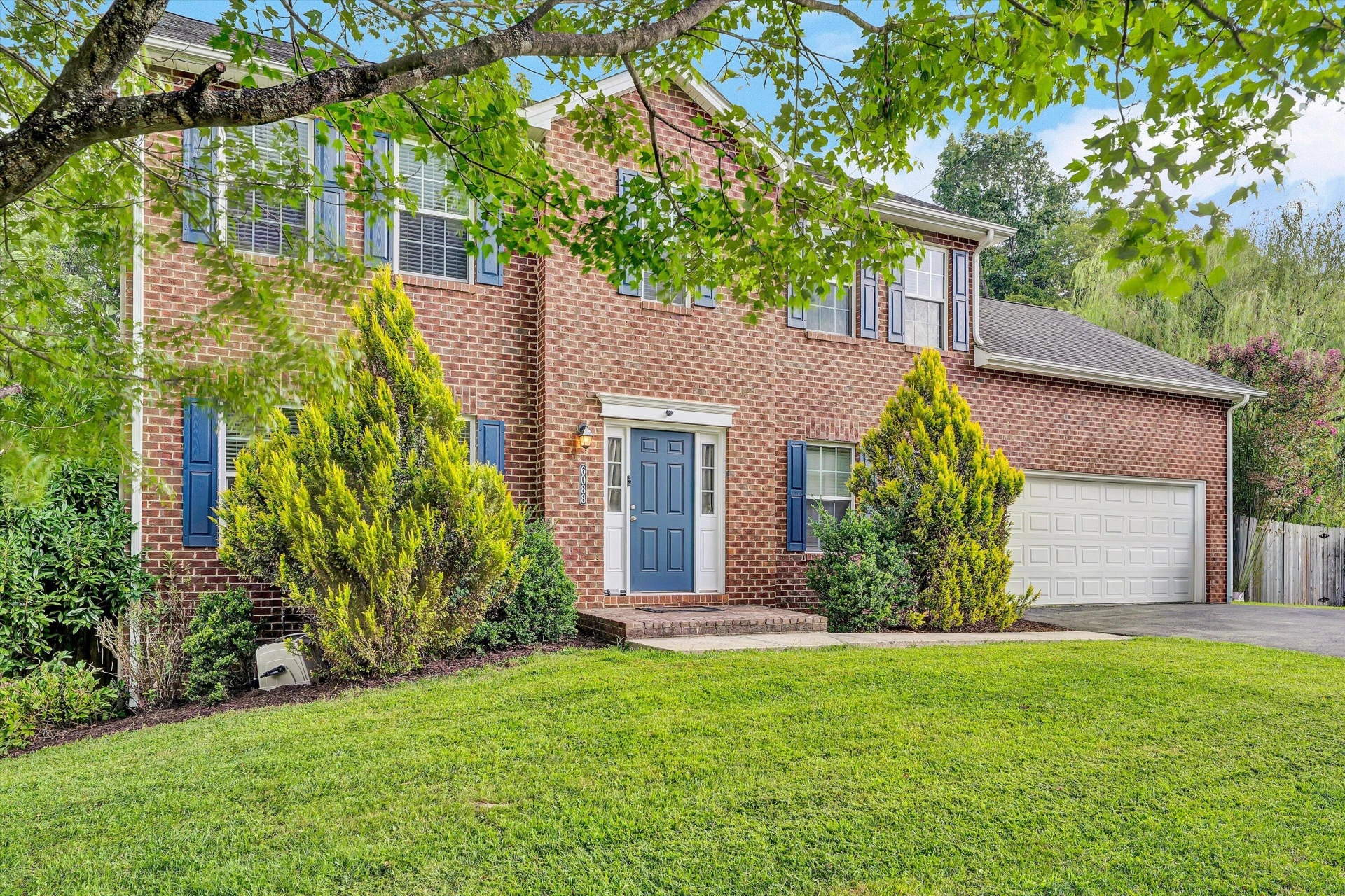 6088 Roselawn RD - Photo 3