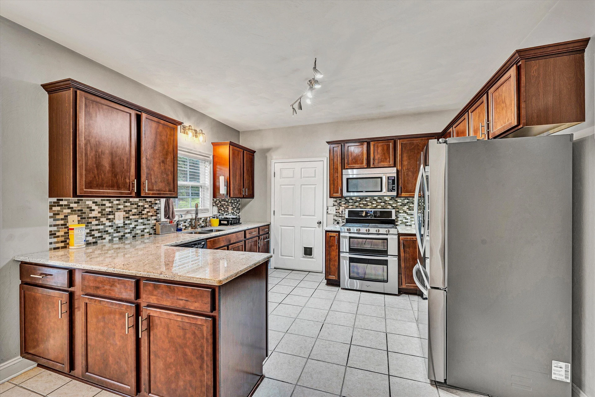 6088 Roselawn RD - Photo 10