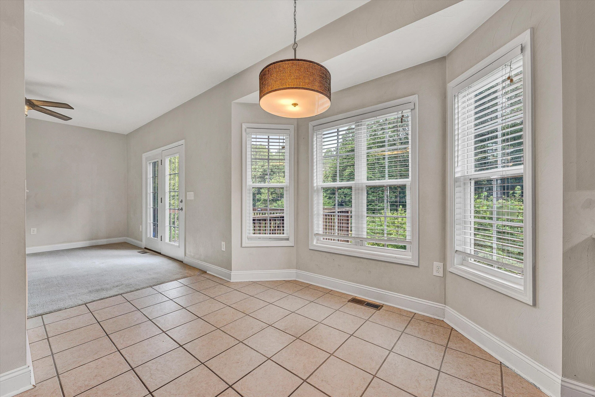 6088 Roselawn RD - Photo 15