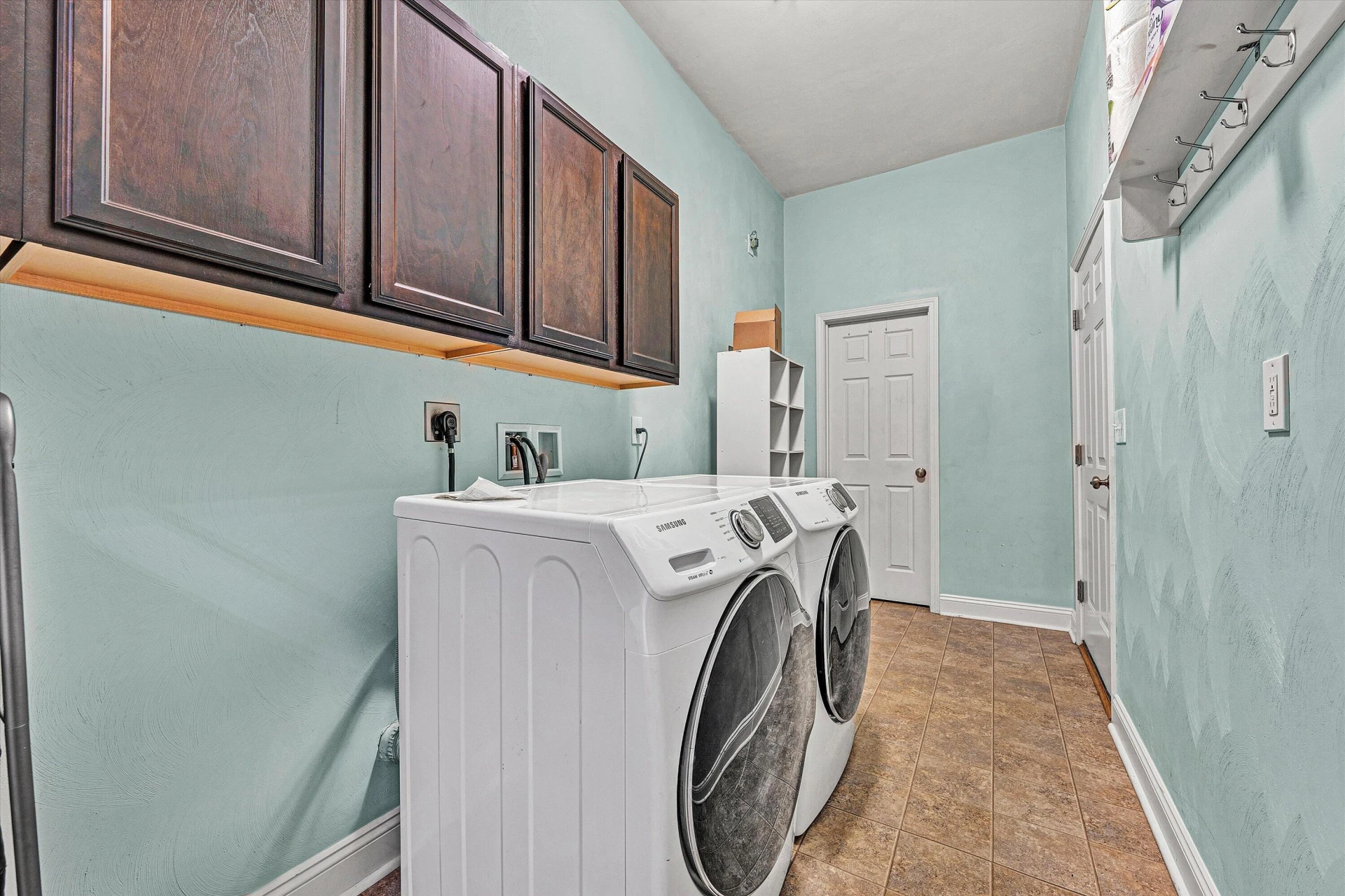 6088 Roselawn RD - Photo 16
