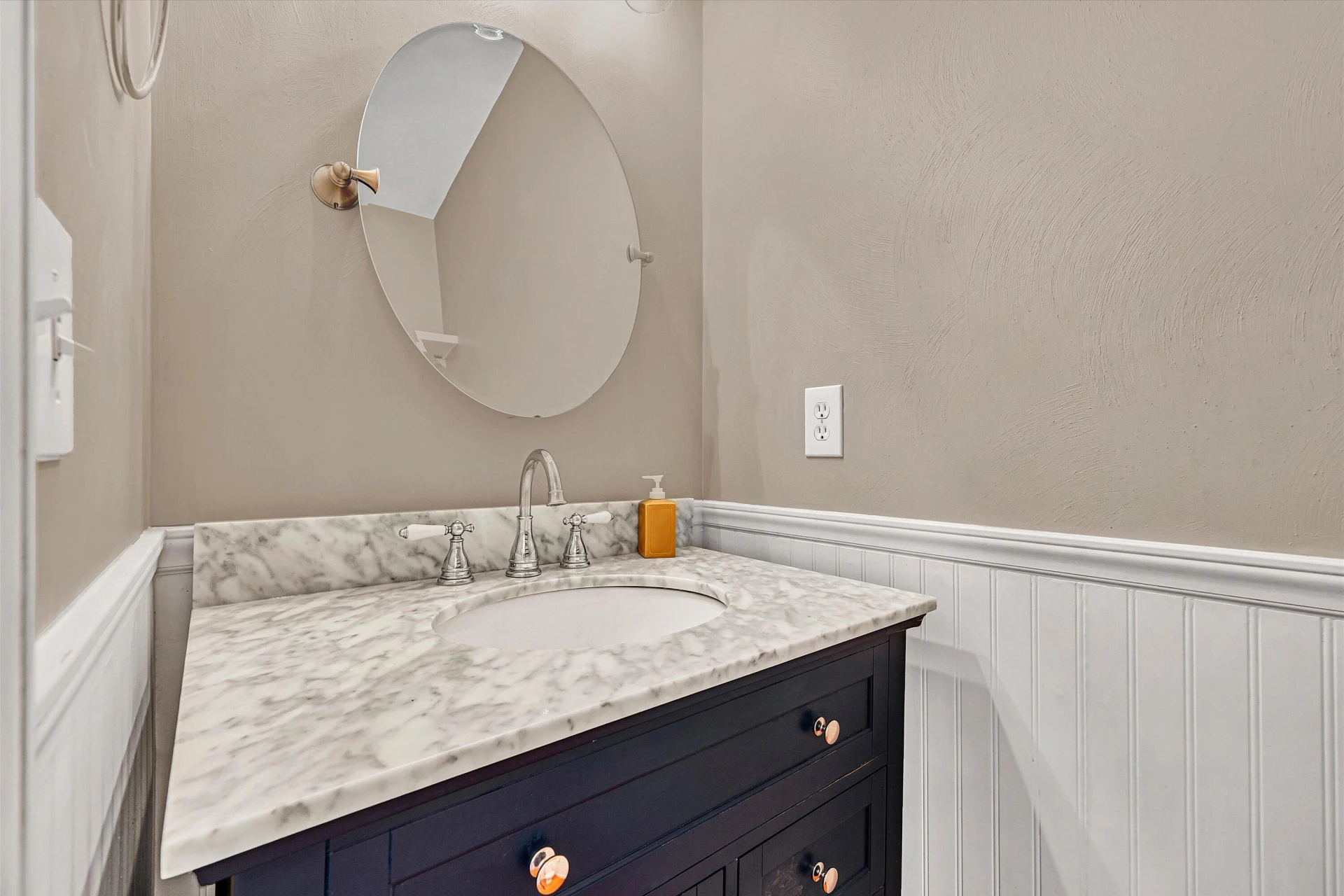 6088 Roselawn RD - Photo 17