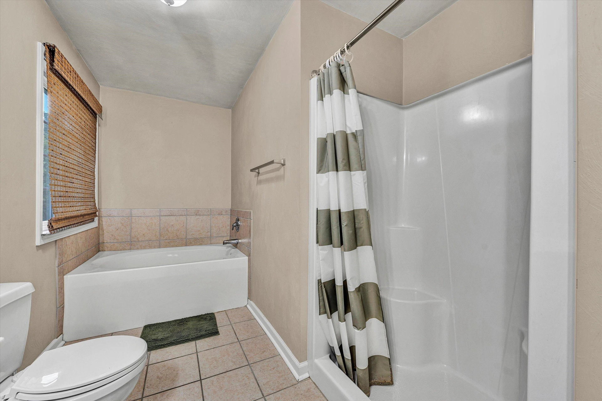 6088 Roselawn RD - Photo 27